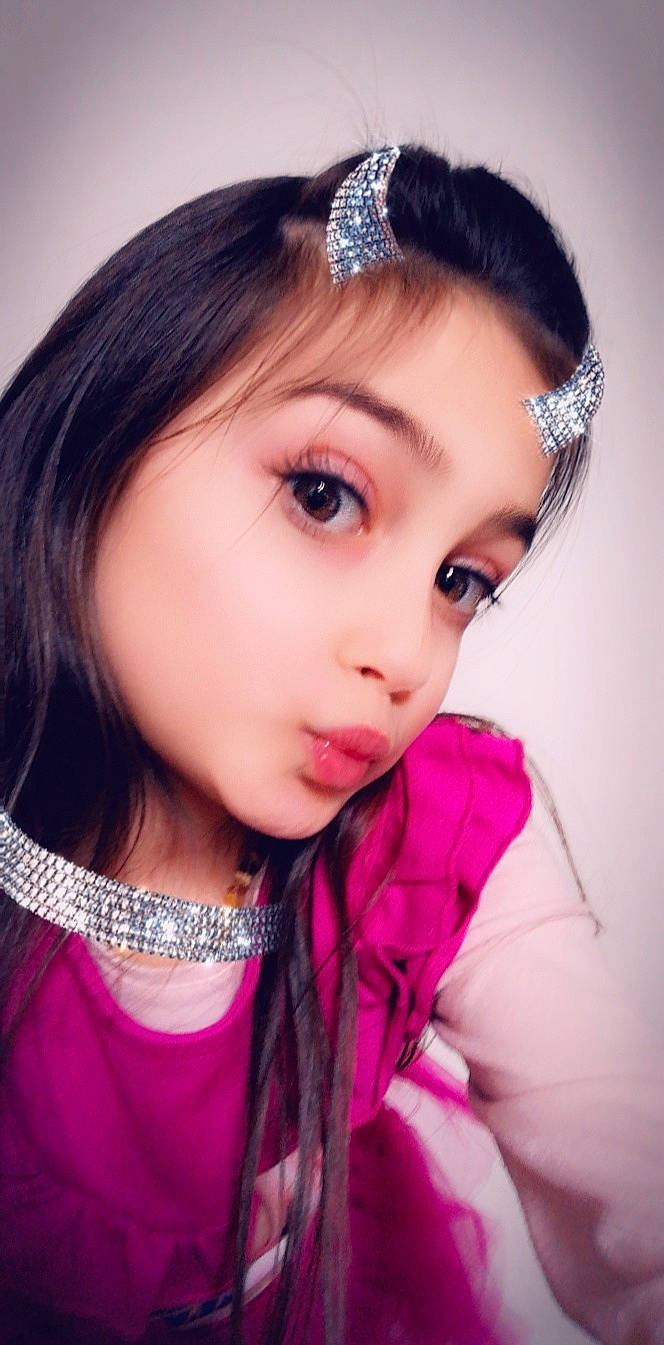 Allyssia a rejoint le concours — aidez-le/la à gagner de superbes lots ! beauty, black_hair, cheek, child_model, chin, eye, eyebrow, eyelash, face, fashion_accessory, forehead, hair, hair_accessory, hairstyle, headgear, headpiece, lip, long_hair, nose, person