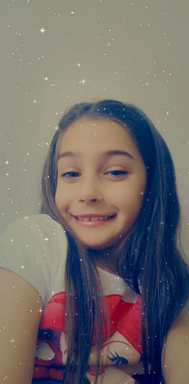 Allyssia participe au concours pour gagner de l'argent avec cette photo : beauty, blue, cheek, child, chin, close_up, eye, eyebrow, face, facial_expression, forehead, fun, hair, hairstyle, head, joy, lip, long_hair, nose, person