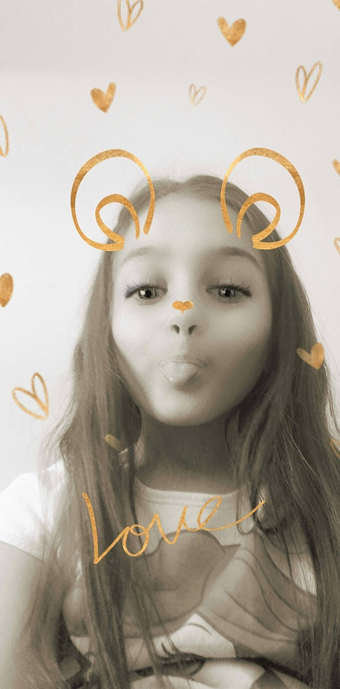 Allyssia participe au concours pour gagner de l'argent avec cette photo : art, cheek, child, ear, eye, eyebrow, eyelash, face, forehead, hair, head, illustration, lip, long_hair, nose, person, portrait, smile, yellow