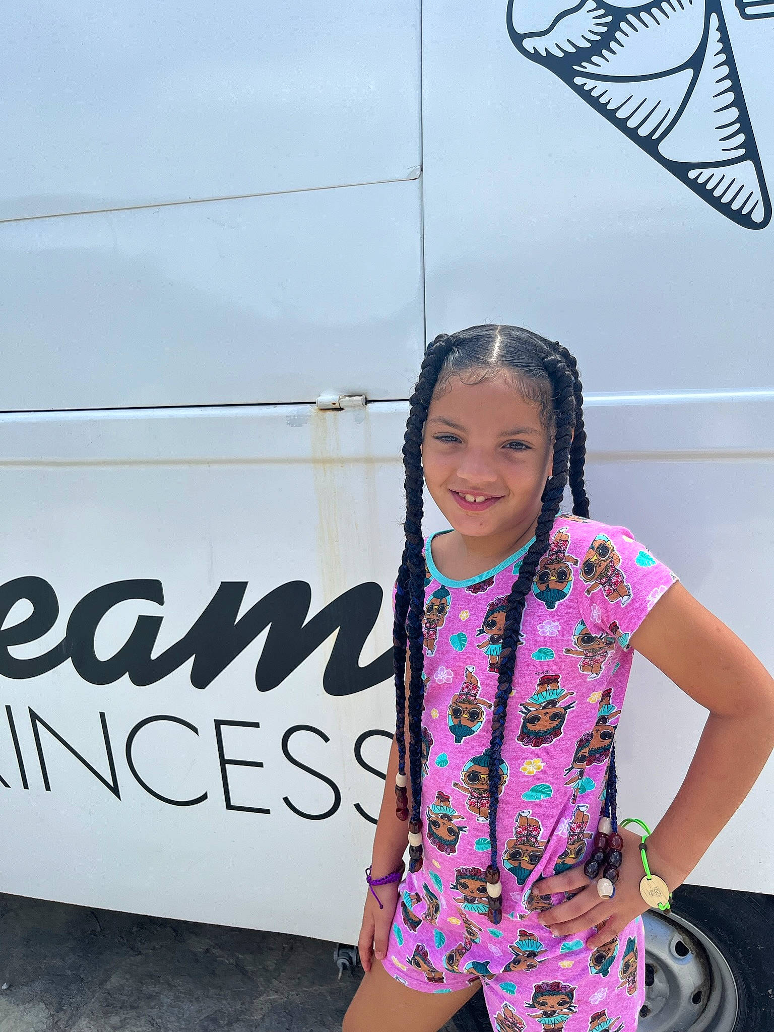 Mya Reices is registered to the contest to win money with this photo: black, cool, electric_blue, event, fashion_design, fun, hairstyle, happy, jewellery, joy, person, shoulder, sleeve, smile, style, t_shirt, thigh, tire, travel, waist