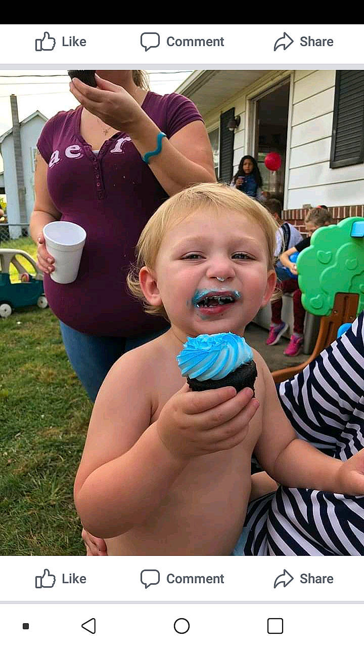 Arthur is registered to the contest to win money with this photo: child, dairy, finger, frozen_dessert, fun, leisure, person, photography, play, smile, summer, thumb, toddler, vacation