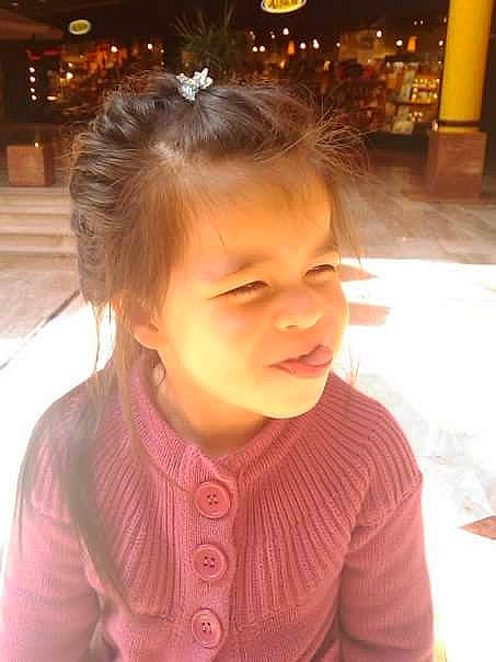 Thaomy participe au concours pour gagner de l'argent avec cette photo : baby_toddler_clothing, blond, brown_hair, cheek, child, ear, event, eyelash, fashion_accessory, forehead, fun, hairstyle, happy, iris, lip, neck, nose, person, sleeve, toddler