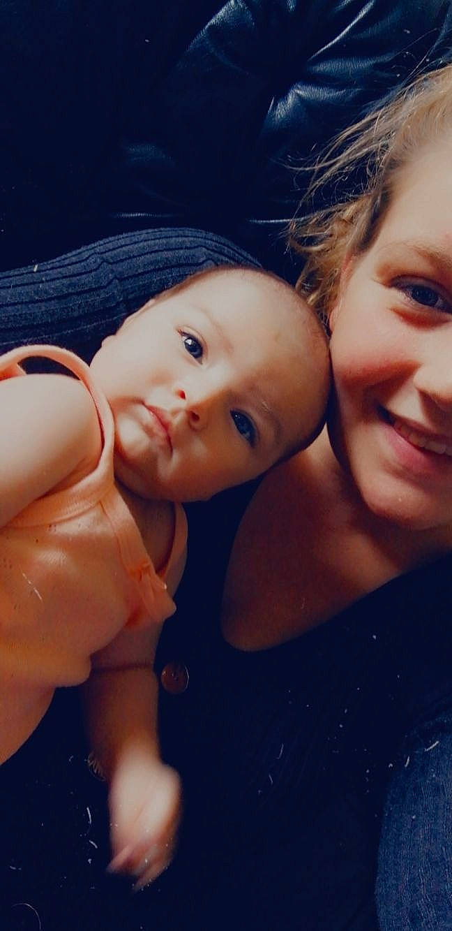 Inaya participe au concours pour gagner de l'argent avec cette photo : cheek, chin, cool, eye, eyebrow, face, facial_expression, flash_photography, forehead, gesture, hair, happy, head, iris, lip, mouth, nose, people_in_nature, person, skin