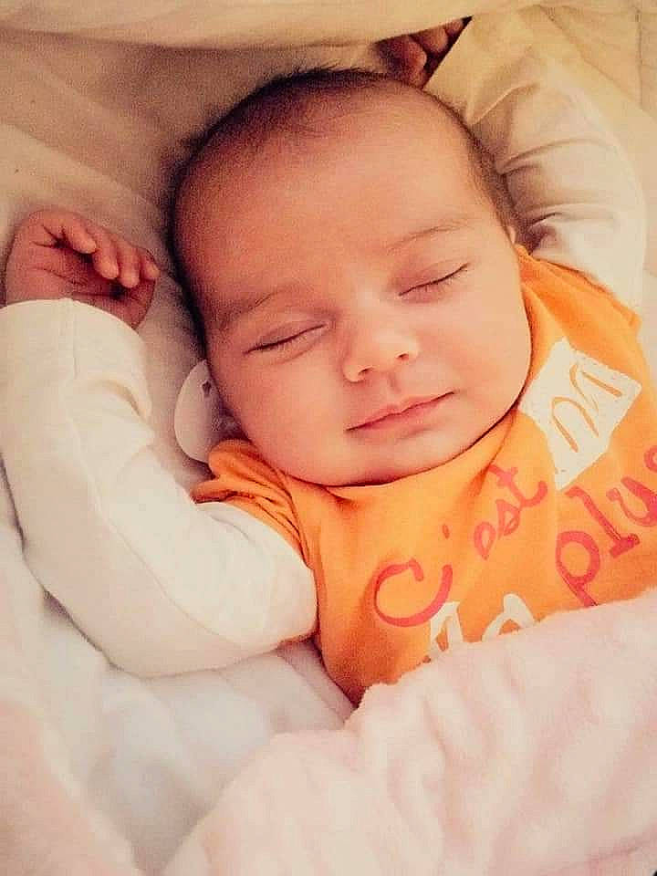Célyana participe au concours pour gagner de l'argent avec cette photo : baby, baby_sleeping, bedtime, birth, cheek, child, comfort, eye, face, forehead, happy, head, lip, love, nap, nose, person, skin, sleep, smile