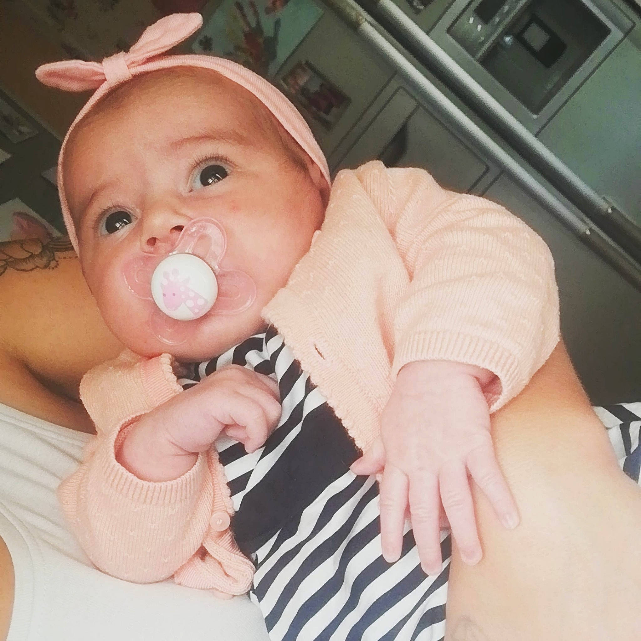 Célyana participe au concours pour gagner de l'argent avec cette photo : arm, baby, baby_making_funny_faces, birth, cheek, child, ear, eye, face, finger, gesture, hand, head, nose, person, product, selfie, skin, thumb, toddler