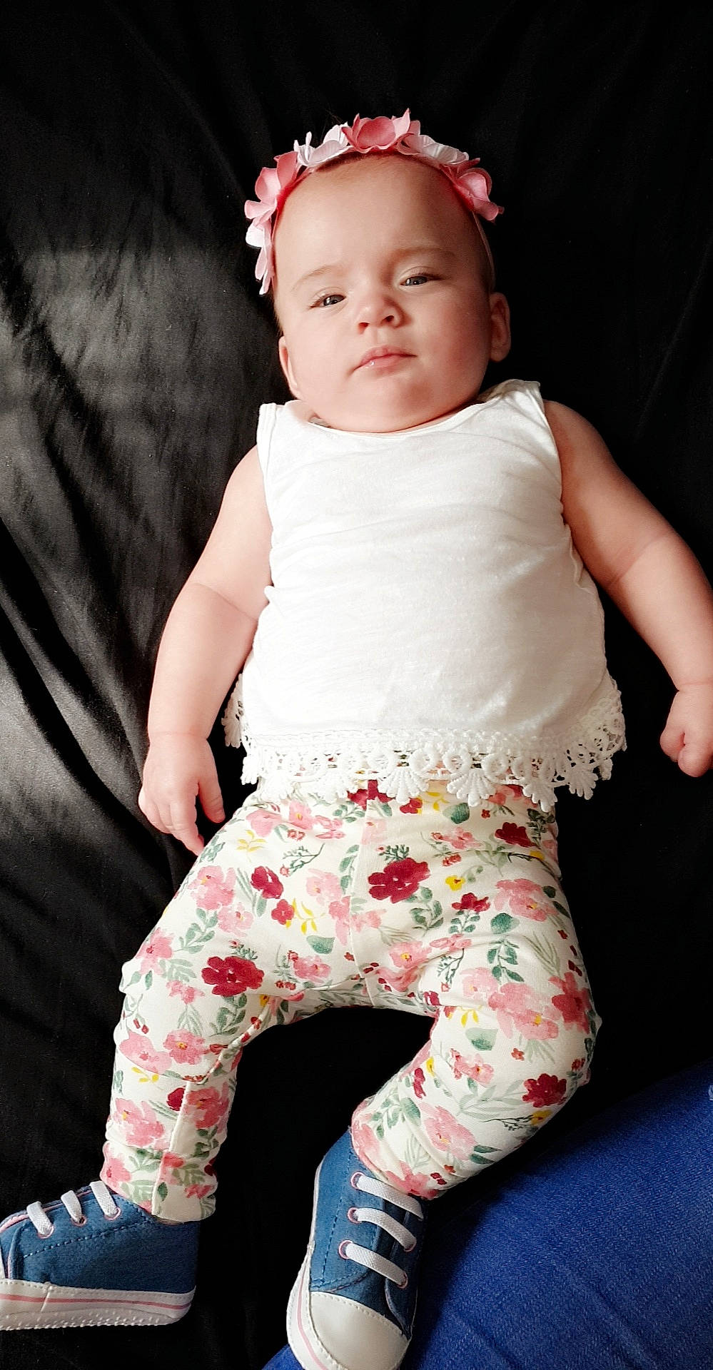 Isla is registered to the contest to win money with this photo: