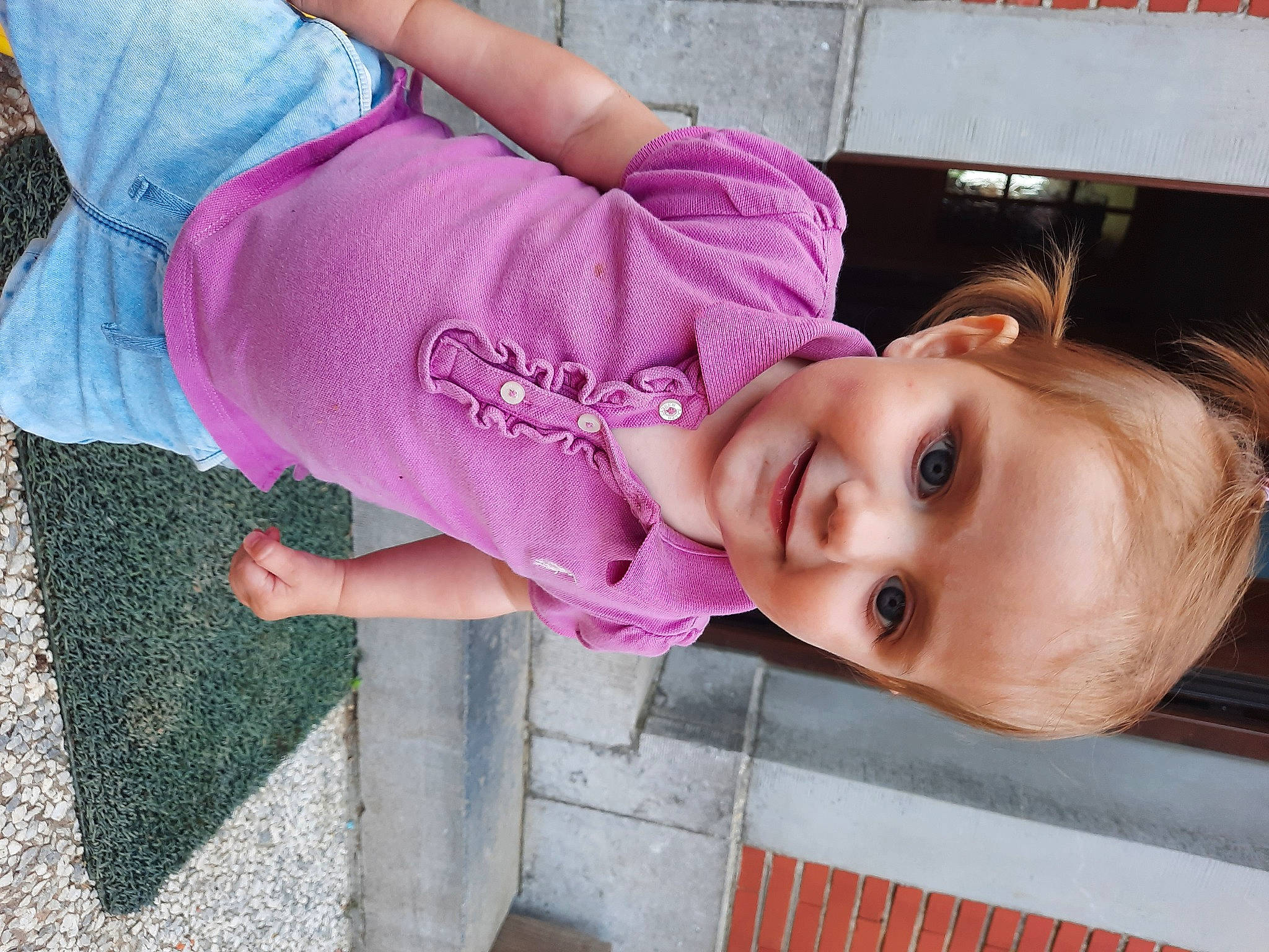 Anja participe au concours pour gagner de l'argent avec cette photo : baby_toddler_clothing, cheek, cool, fun, grass, happy, human_body, joy, leisure, lip, mouth, nose, person, pink, plant, purple, skin, sleeve, smile, toddler