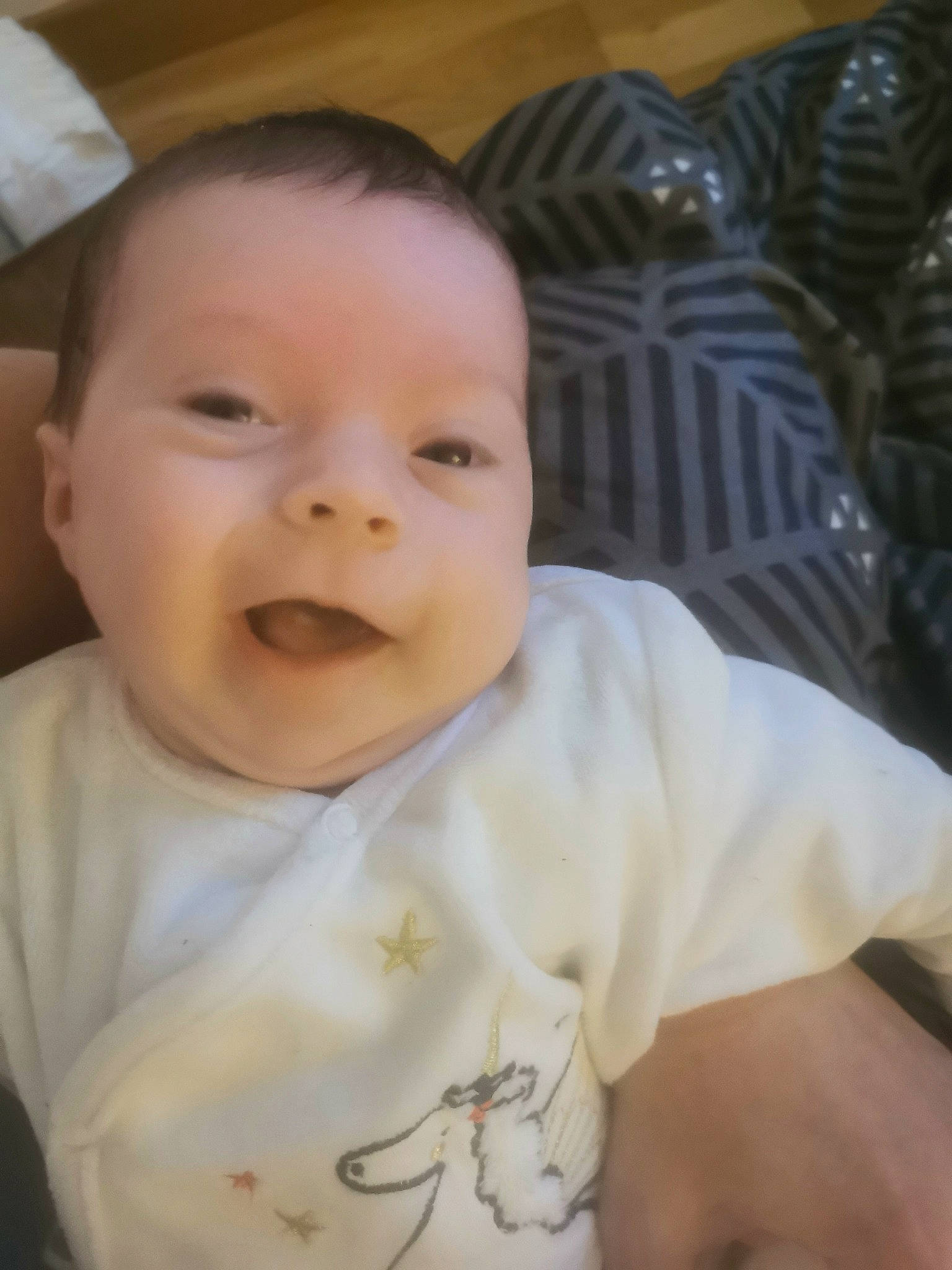 Noéline a rejoint le concours — aidez-le/la à gagner de superbes lots ! baby, baby_laughing, baby_toddler_clothing, cheek, chin, comfort, eye, eyebrow, fun, happy, iris, lip, mouth, neck, nose, person, skin, sleeve, smile, t_shirt