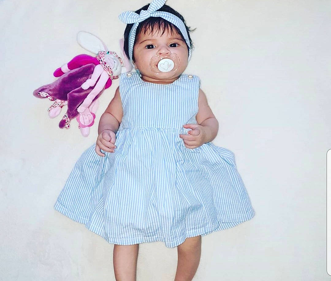 Kamilya participe au concours pour gagner de l'argent avec cette photo : baby_toddler_clothing, child, child_model, clothing, dress, lavender, lilac, pattern, person, pink, purple, sleeve, toddler