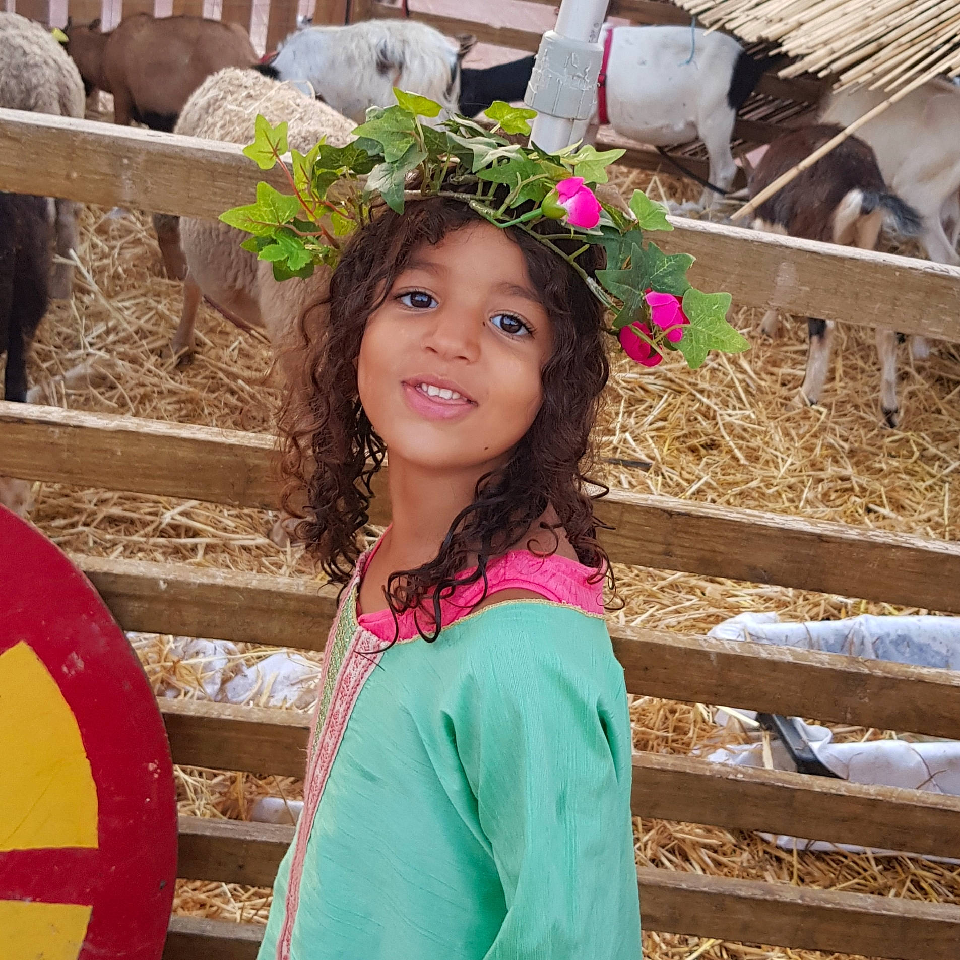 Salma participe au concours pour gagner de l'argent avec cette photo : child, eye, fun, girl, happiness, joy, person, pink, skin, smile, toddler, vacation