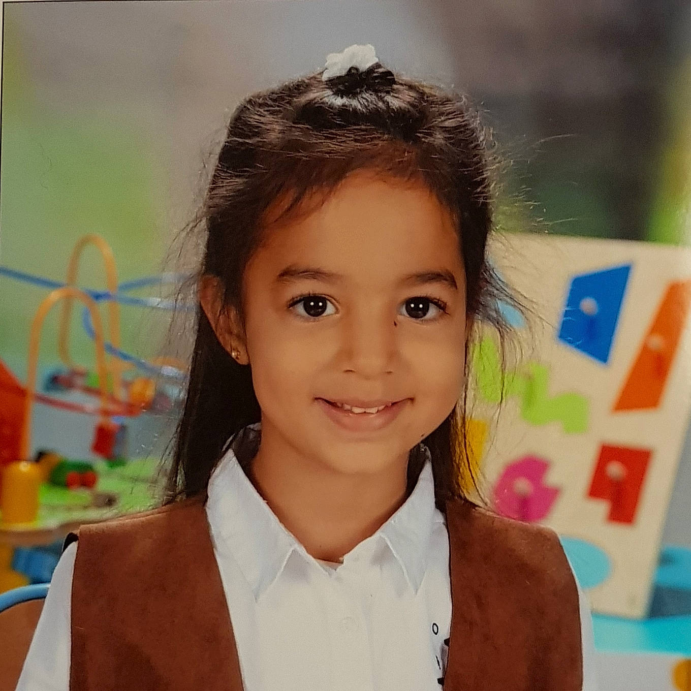 Salma a rejoint le concours — aidez-le/la à gagner de superbes lots ! beauty, black_hair, brown_hair, cheek, child, child_model, chin, eye, facial_expression, forehead, fun, girl, hair, hairstyle, joy, long_hair, person, product, smile