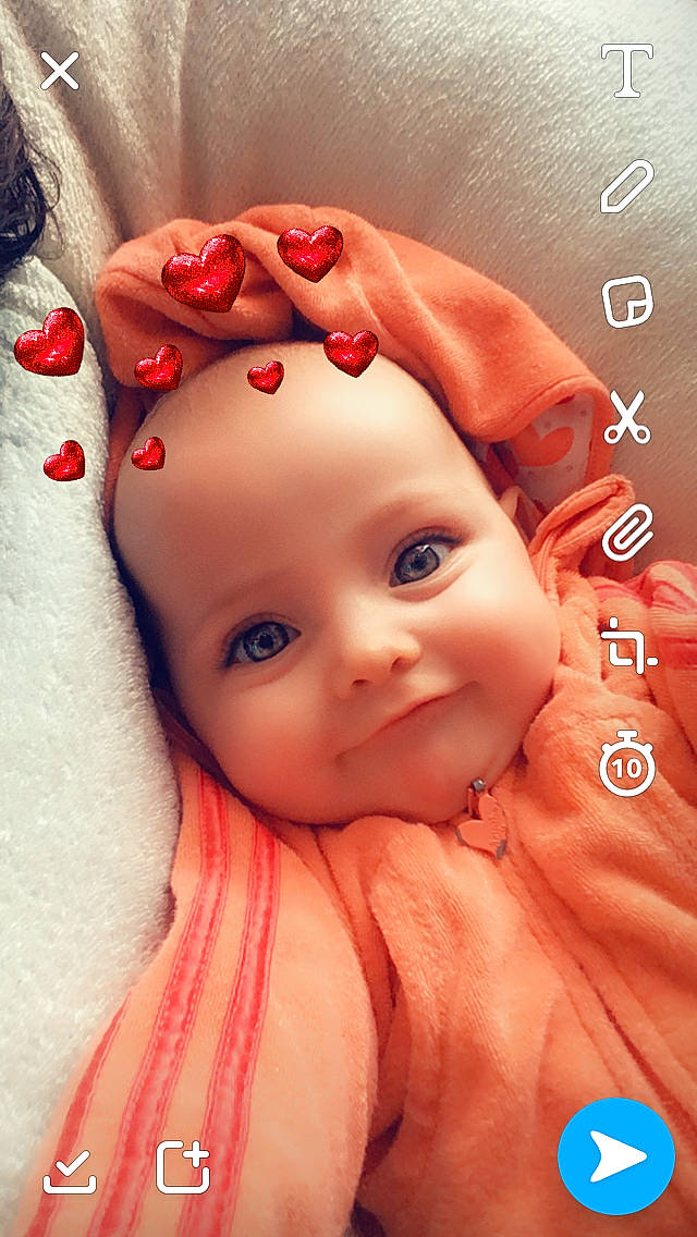 Alba participe au concours pour gagner de l'argent avec cette photo : baby, cheek, child, close_up, eye, face, head, lip, mouth, nose, person, red, skin, toddler