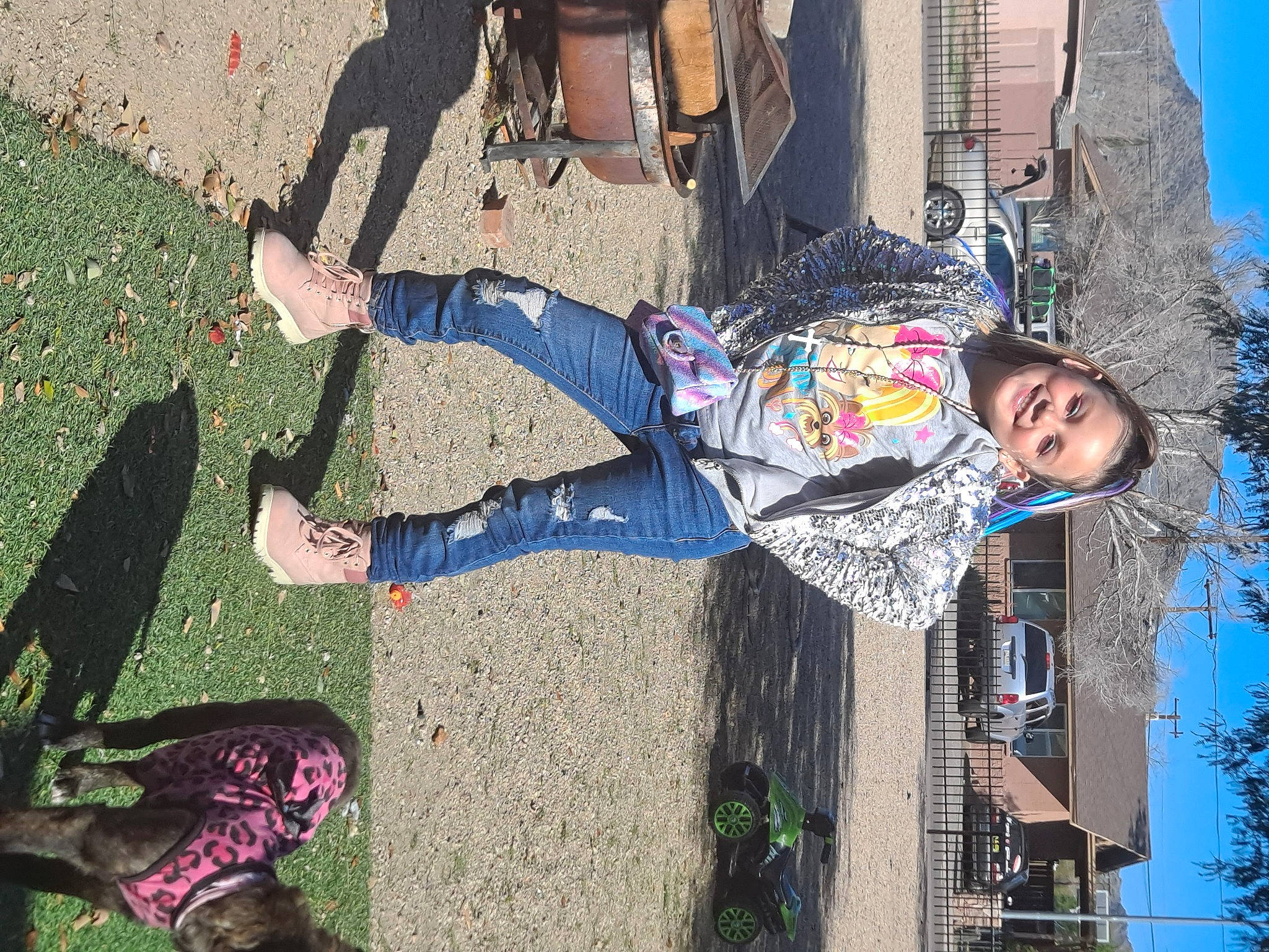 Leticia is registered to the contest to win money with this photo: black, blue, city, cool, fashion, footwear, fun, grass, green, human_leg, joy, leg, leisure, person, pink, plant, shoe, sky, sneakers, street_fashion