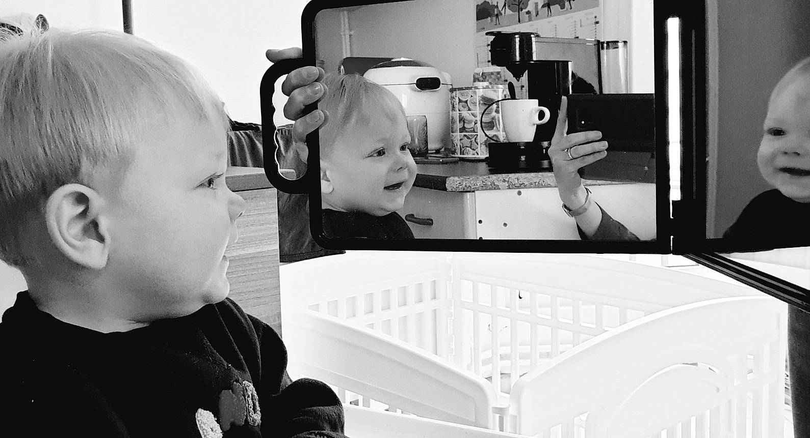 Ylliano a rejoint le concours — aidez-le/la à gagner de superbes lots ! automotive_design, black, black_and_white, ear, electronic_device, eyelash, eyewear, hearing, joy, kitchen_appliance, monochrome, monochrome_photography, person, photograph, product, shirt, snapshot, standing, style, t_shirt