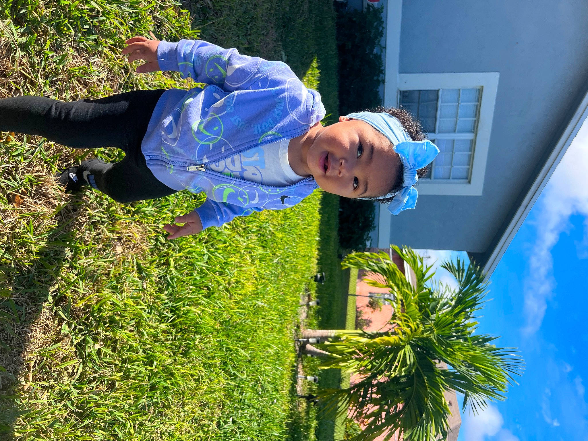 Leilana is registered to the contest to win money with this photo: arecales, blue, cloud, electric_blue, fun, grass, happy, hat, house, leisure, people_in_nature, person, plant, sky, t_shirt, tree