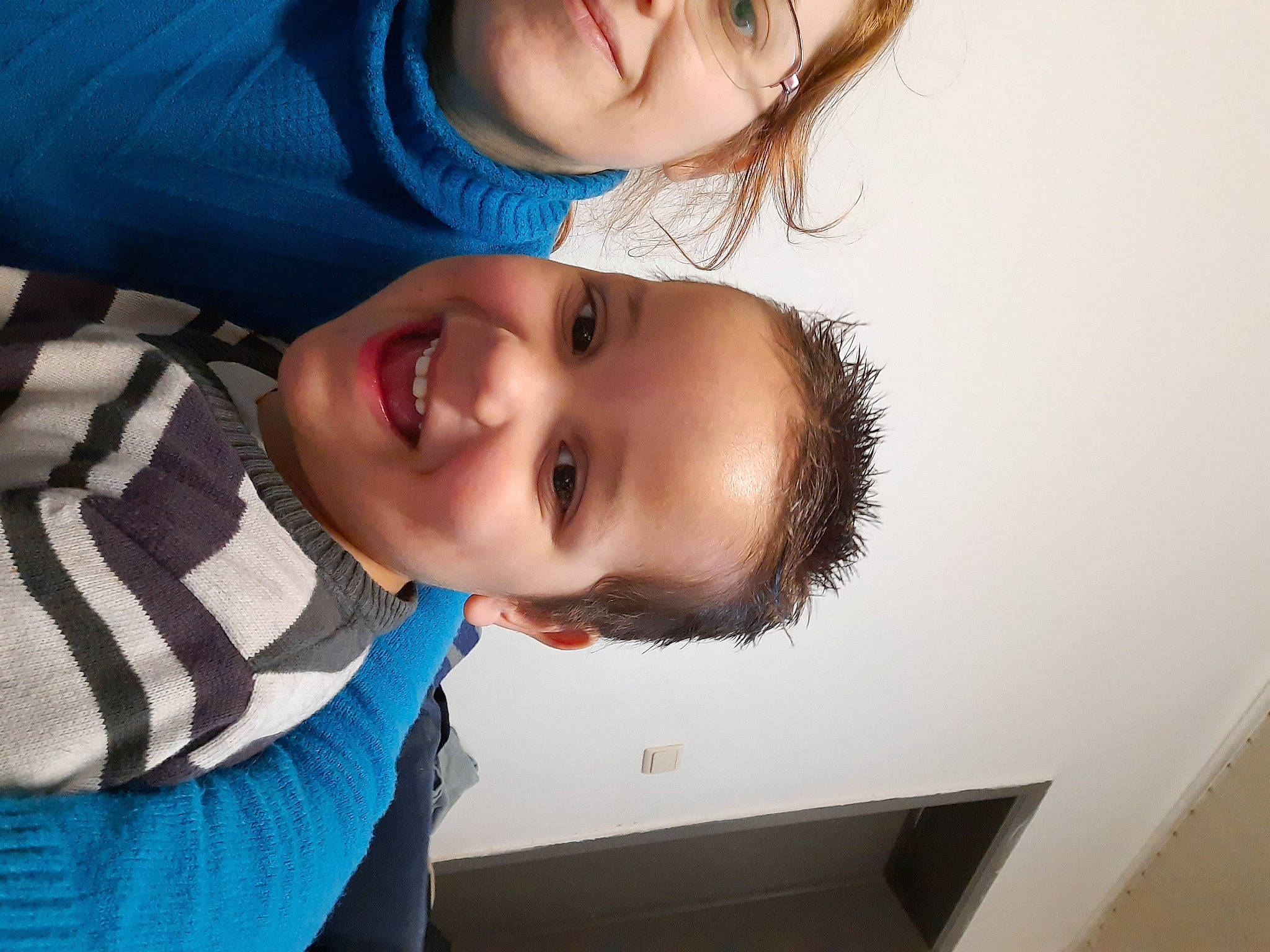 Hugo a rejoint le concours — aidez-le/la à gagner de superbes lots ! blue, cheek, chin, ear, eye, eyebrow, eyelash, face, facial_expression, happy, hat, head, iris, jaw, joy, lip, mouth, neck, nose, person