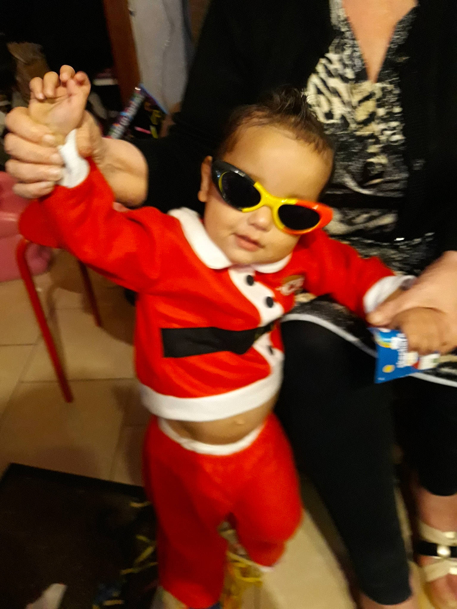 Hugo participe au concours pour gagner de l'argent avec cette photo : costume, eyewear, fun, glasses, muscle, person, product, sunglasses, vision_care