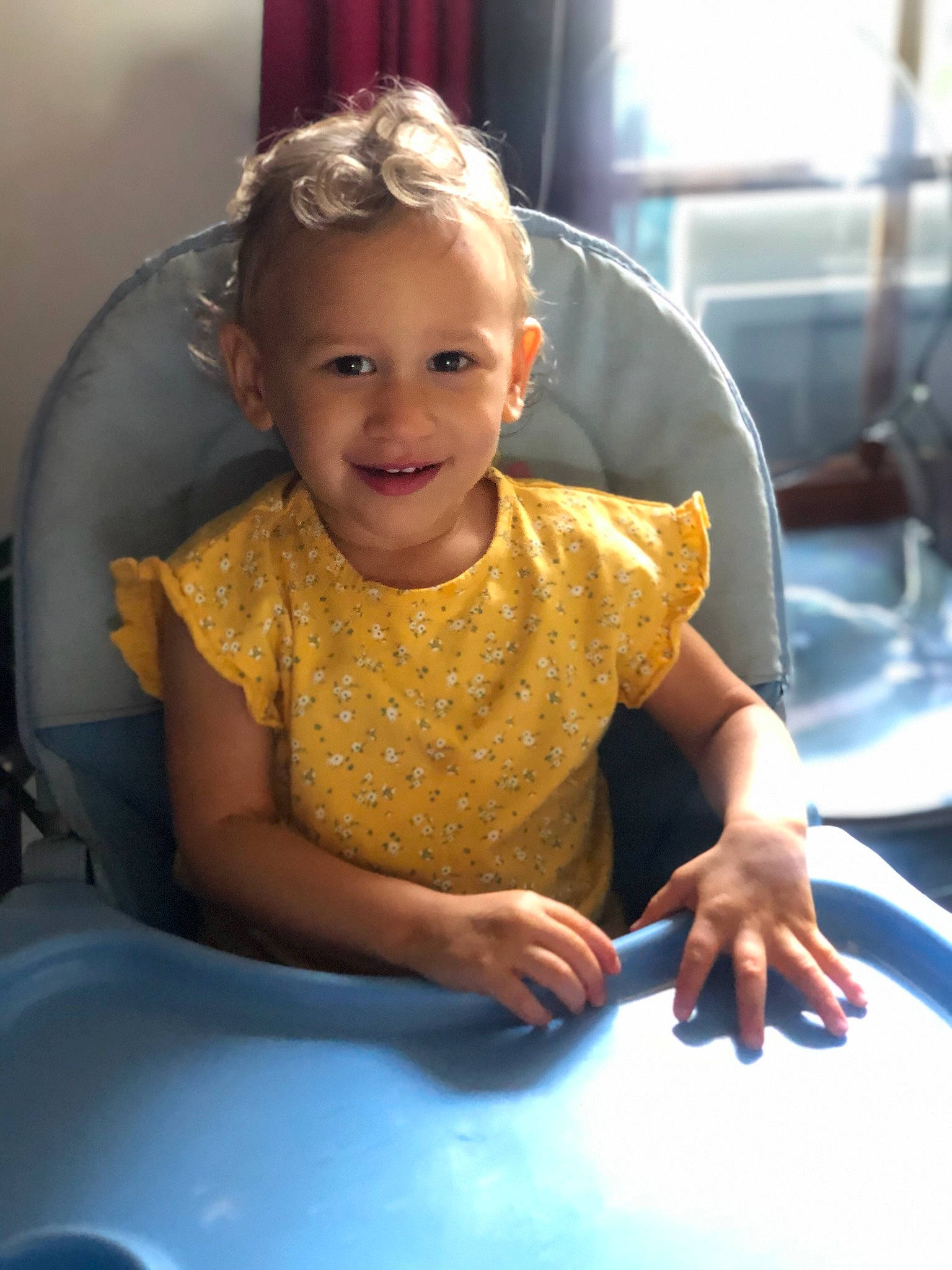 Marie Louise participe au concours pour gagner de l'argent avec cette photo : baby, baby_toddler_clothing, chair, child, comfort, finger, fun, hairstyle, happy, joy, leisure, mouth, people, person, sitting, skin, smile, t_shirt, table, thumb