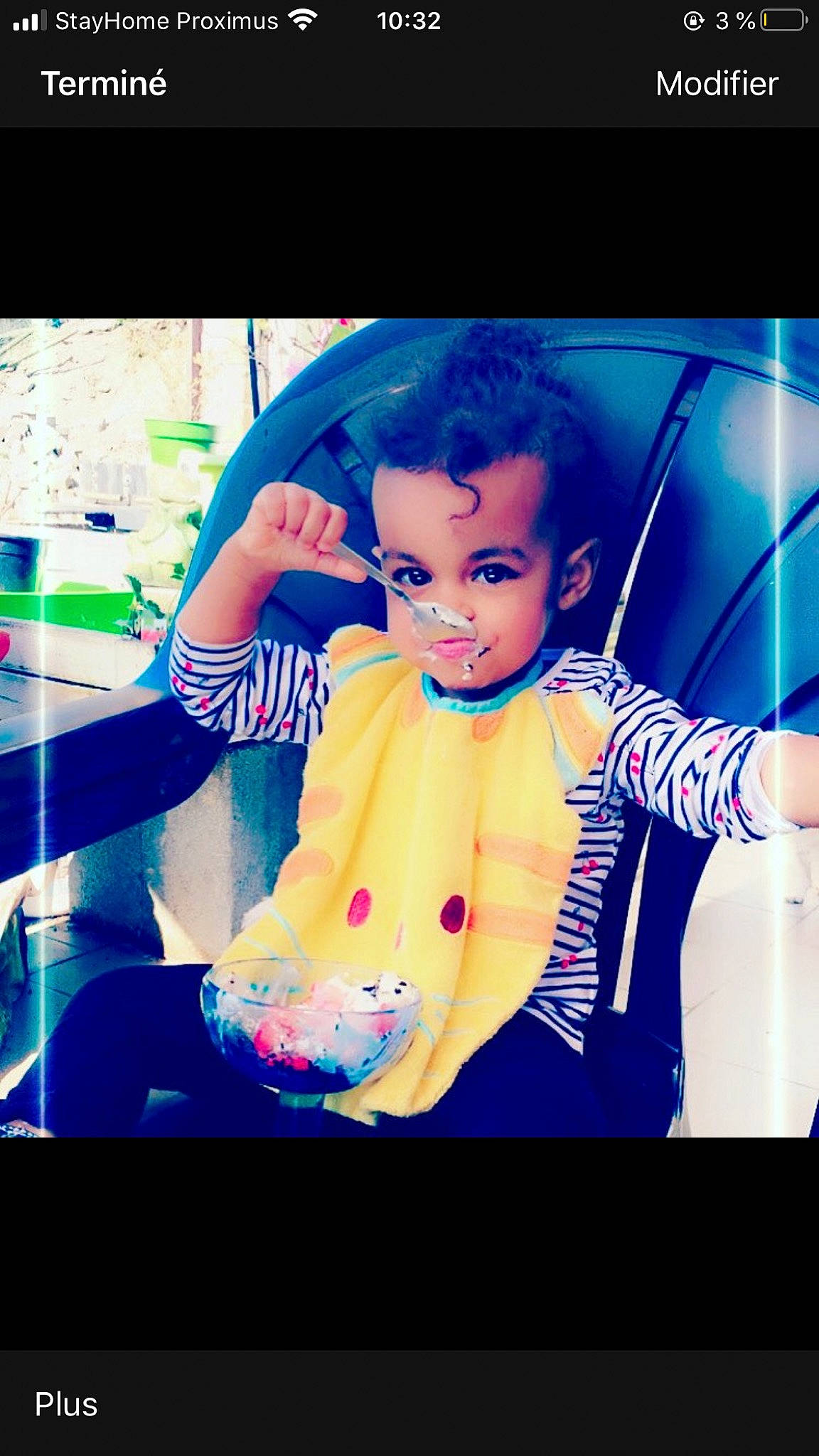 Alyssa a rejoint le concours — aidez-le/la à gagner de superbes lots ! art, baby, baby_toddler_clothing, child, cool, electric_blue, electronic_device, entertainment, fictional_character, flash_photography, font, fun, gesture, happy, magenta, pattern, person, sleeve, t_shirt, toddler