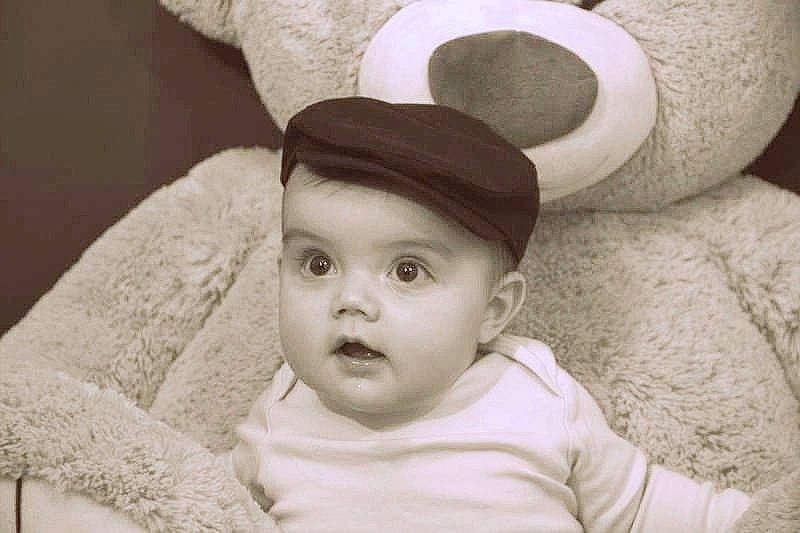 Gabriel a rejoint le concours — aidez-le/la à gagner de superbes lots ! baby, cap, cheek, chin, comfort, eyebrow, face, facial_expression, happy, headgear, headwear, human, lip, nose, people, person, product, skin, sleeve, smile