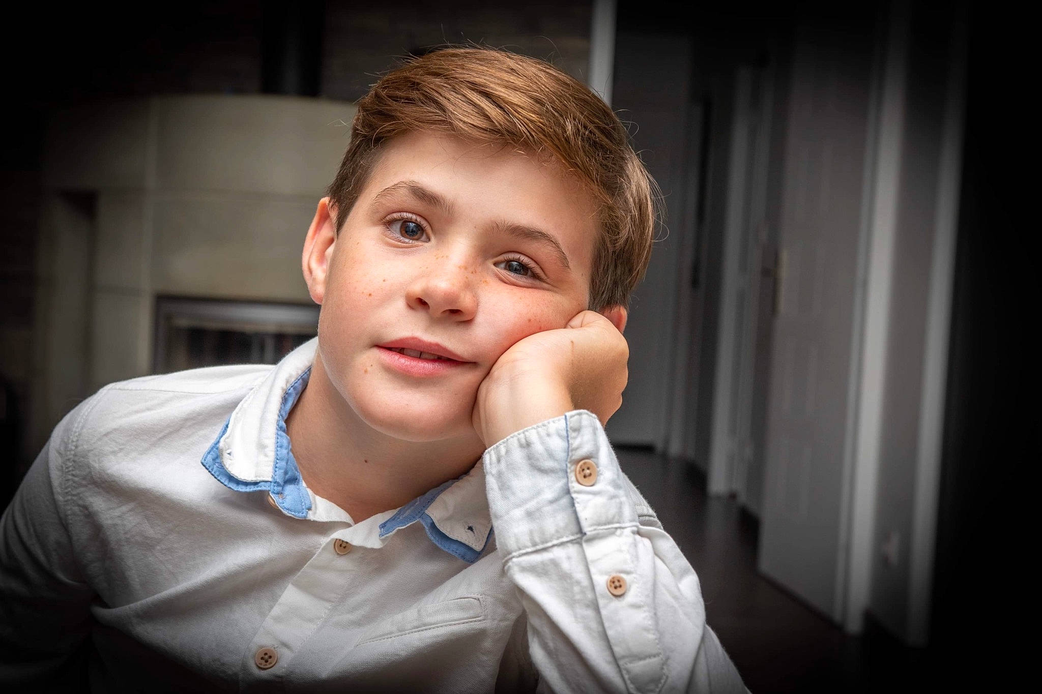 Leandro a rejoint le concours — aidez-le/la à gagner de superbes lots ! button, caesar_cut, cheek, child_model, collar, cool, dress_shirt, ear, flash_photography, jaw, person, pleased, portrait, portrait_photography, shirt, street_fashion