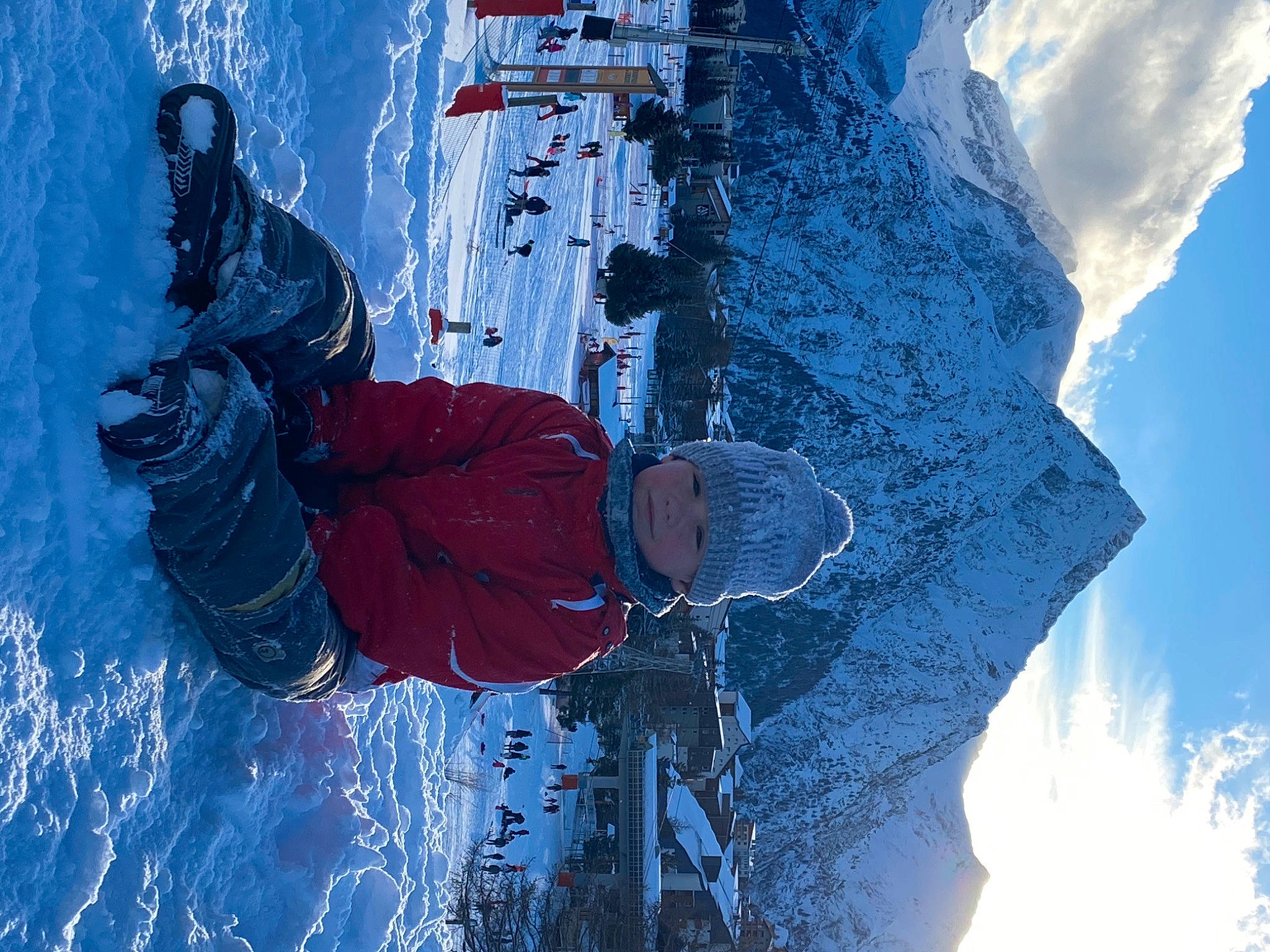 Andrea participe au concours pour gagner de l'argent avec cette photo : adventure, carmine, freezing, geological_phenomenon, glacial_landform, glove, goggles, headwear, hill_station, ice, ice_cap, leisure, mountain_range, mountaineering, outdoor_recreation, person, recreation, slope, snow, winter