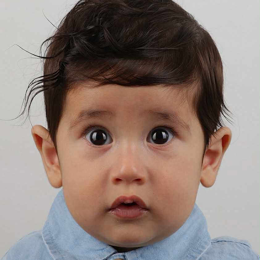 Giorgi a rejoint le concours — aidez-le/la à gagner de superbes lots ! background, blue_shirt, buttoned_shirt, child, closeup, curious, cute, expression, face, hair, head, indoor, innocent, person, portrait, skin, studio, toddler, wide_eyes, young