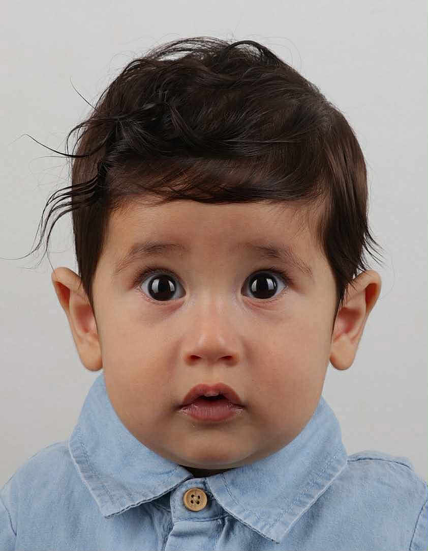 Giorgi a rejoint le concours — aidez-le/la à gagner de superbes lots ! toddler, child, face, portrait, curious, wide_eyes, hair, blue_shirt, buttoned_shirt, expression, studio, background, cute, young, innocent, person, closeup, indoor, head, skin