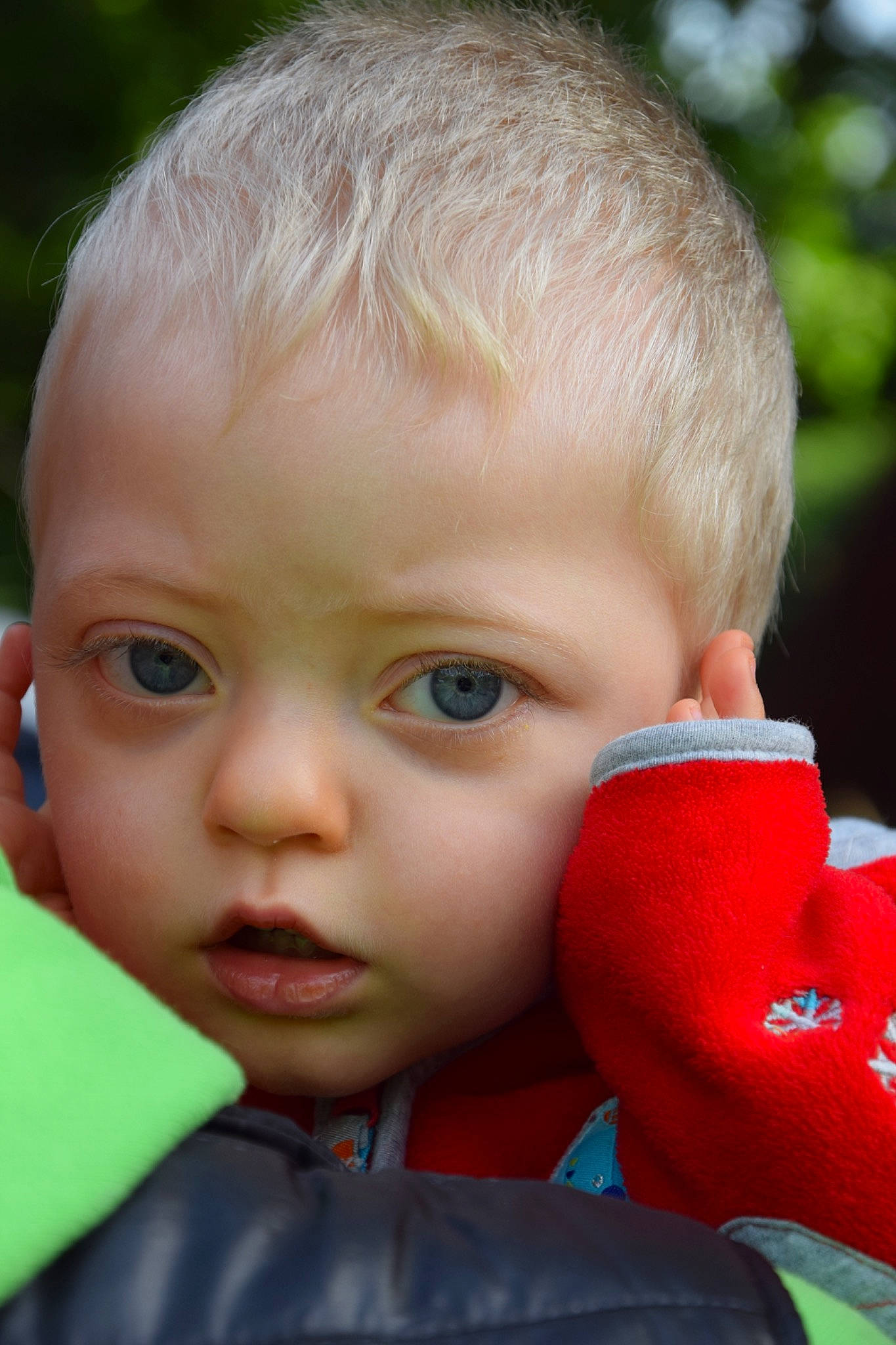 Tyago participe au concours pour gagner de l'argent avec cette photo : baby, cheek, cool, eyebrow, eyelash, face, facial_expression, forehead, grass, happy, head, iris, lip, neck, nose, people_in_nature, person, skin, standing, toddler