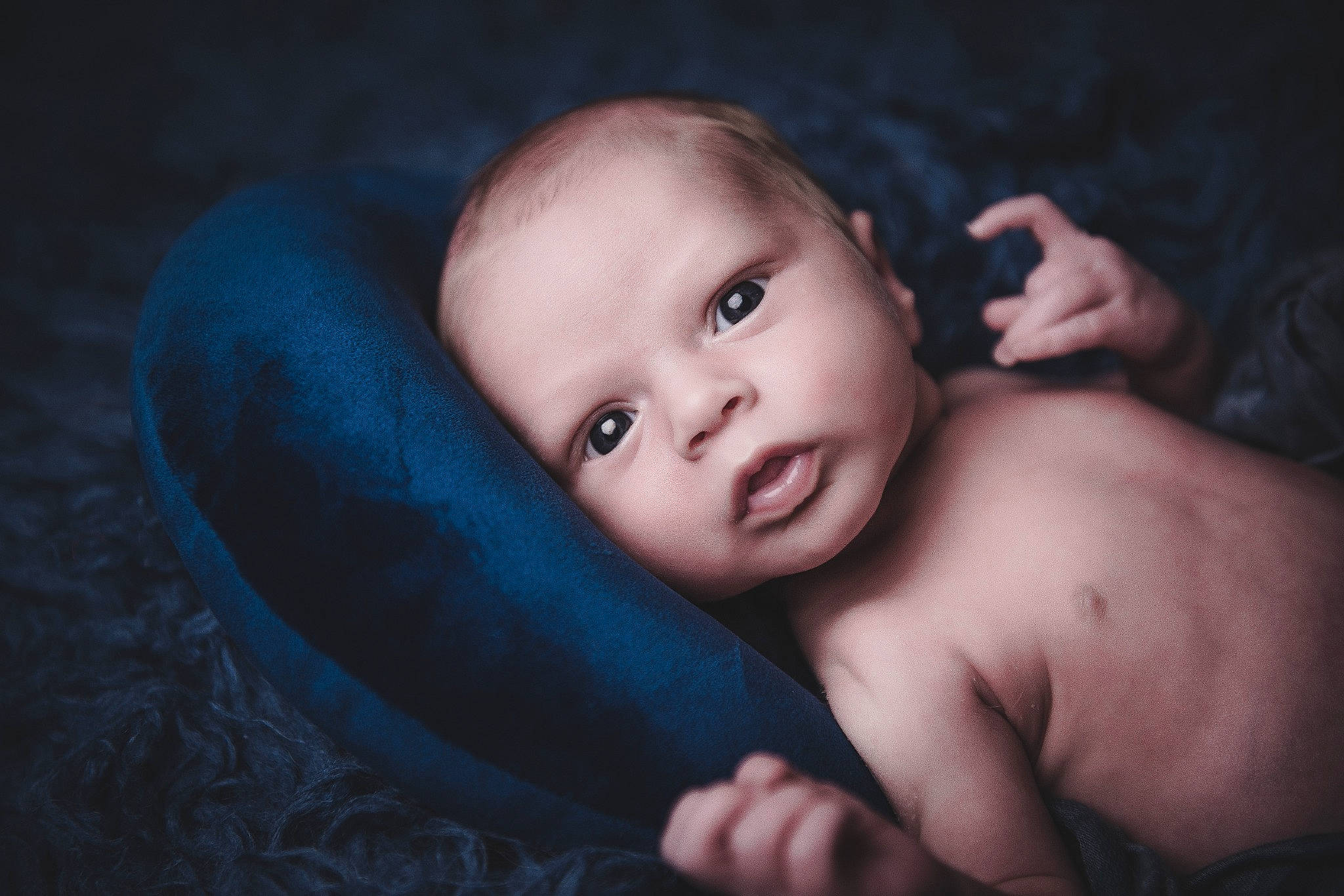 Gabin participe au concours pour gagner de l'argent avec cette photo : abdomen, baby, barechested, cheek, child, child_model, curious, eyelash, flash_photography, flesh, human, iris, lip, muscle, nose, organ, person, portrait_photography, skin, stomach