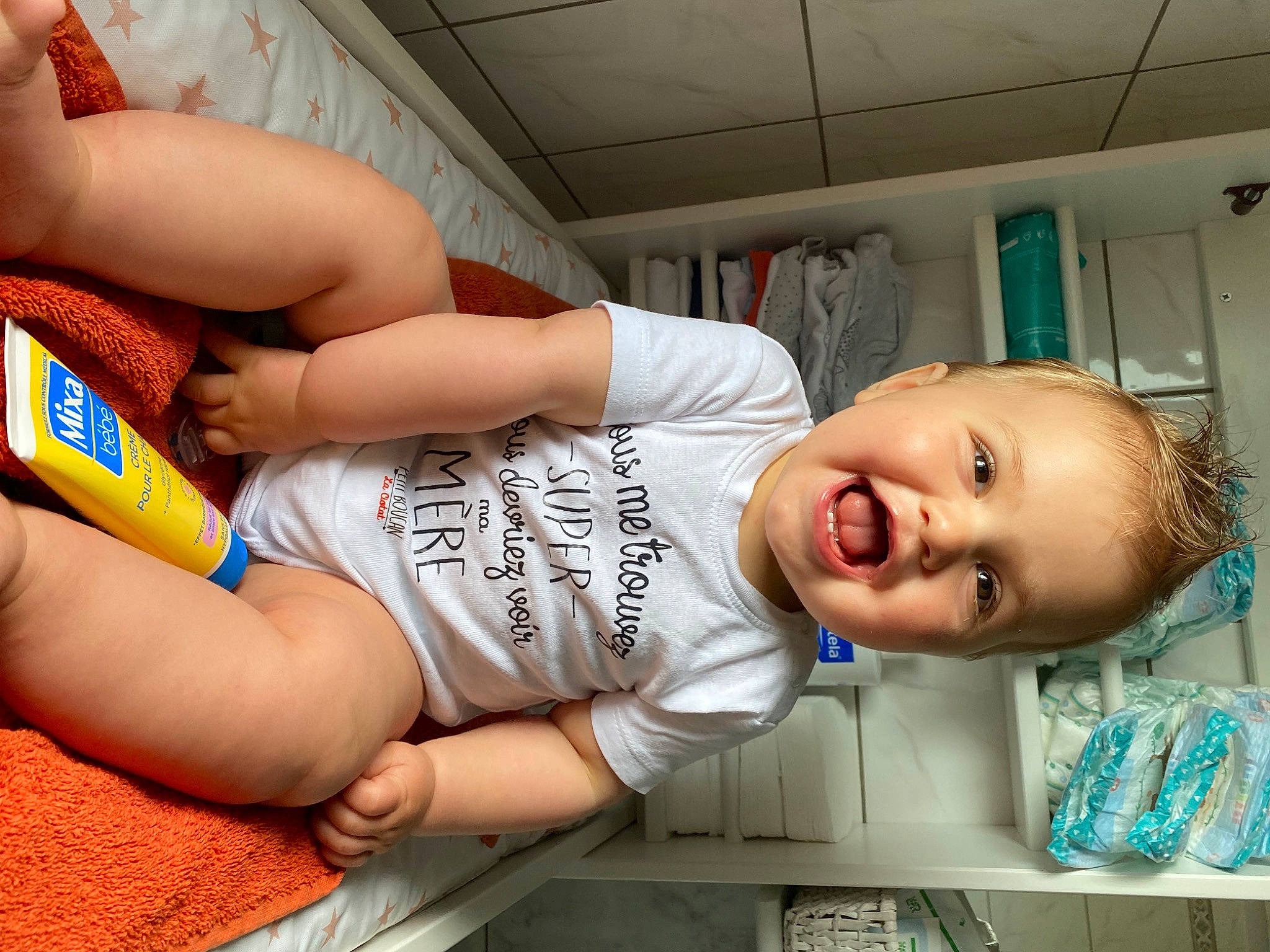 Eden participe au concours pour gagner de l'argent avec cette photo : baby, baby_toddler_clothing, chest, child, elbow, facial_expression, fun, hairstyle, happy, human, human_body, knee, leg, mouth, person, skin, smile, stomach, thigh, trunk