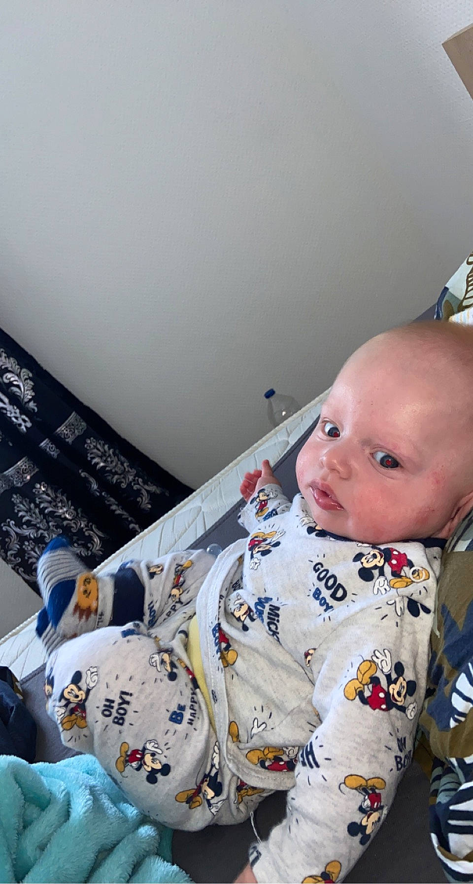 Mayrone a rejoint le concours — aidez-le/la à gagner de superbes lots ! baby, baby_products, baby_toddler_clothing, chair, cheek, child, comfort, fun, happy, linens, nightwear, nose, person, product, room, sitting, sleeve, smile, t_shirt, toddler