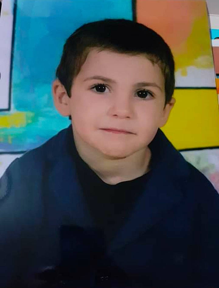 Ethann participe au concours pour gagner de l'argent avec cette photo : black_hair, cheek, child, crop, electric_blue, eyebrow, eyelash, forehead, fun, happy, iris, jaw, nose, person, portrait, portrait_photography, sleeve