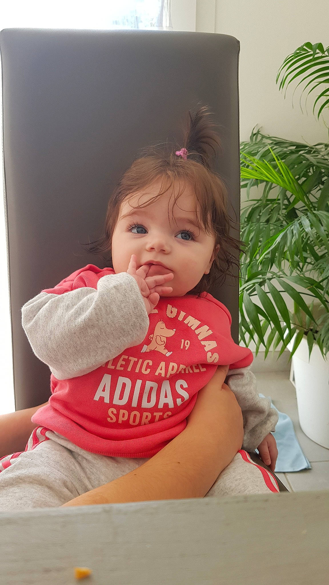 Coline participe au concours pour gagner de l'argent avec cette photo : baby, cheek, child, furniture, neck, person, skin, toddler, vacation