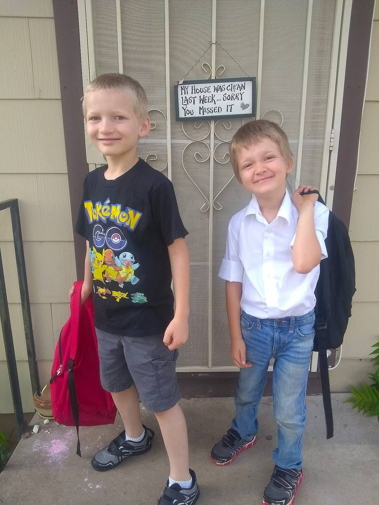 Micheal is registered to the contest to win money with this photo: child, joy, person, shoulder, standing, style, t_shirt