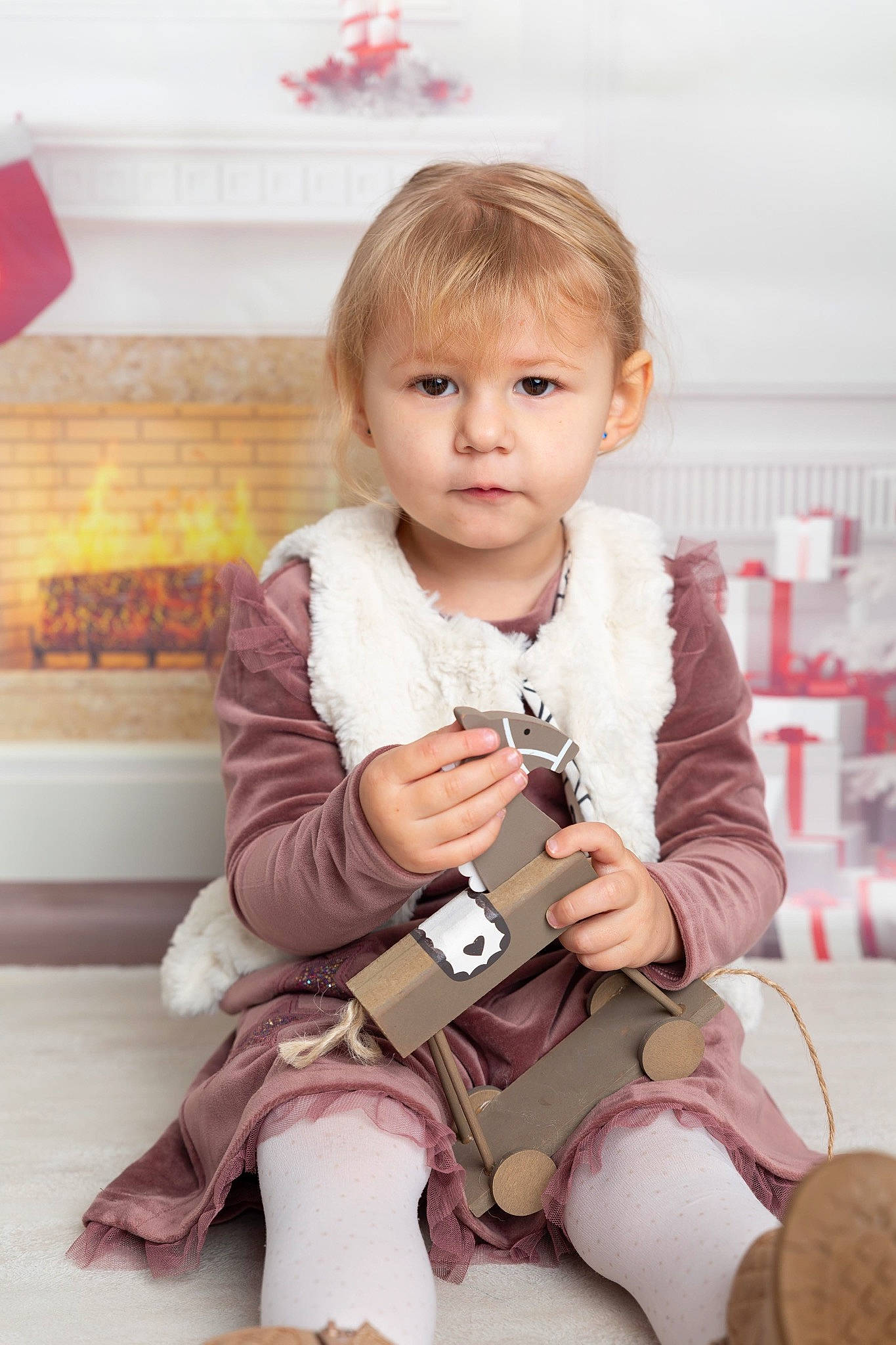 Estelle participe au concours pour gagner de l'argent avec cette photo : baby, baby_products, baby_toddler_clothing, beauty, child, child_model, daughter, outerwear, person, photograph, photography, pink, play, product, sitting, skin, sleeve, smile, toddler