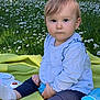 Tessa a rejoint le concours — aidez-le/la à gagner de superbes lots ! baby, child, outdoor, grass, flowers, blanket, toy, bottle, sitting, cute, nature, sunlight, playing, infant, clothing, person, portrait, green, daytime, young
