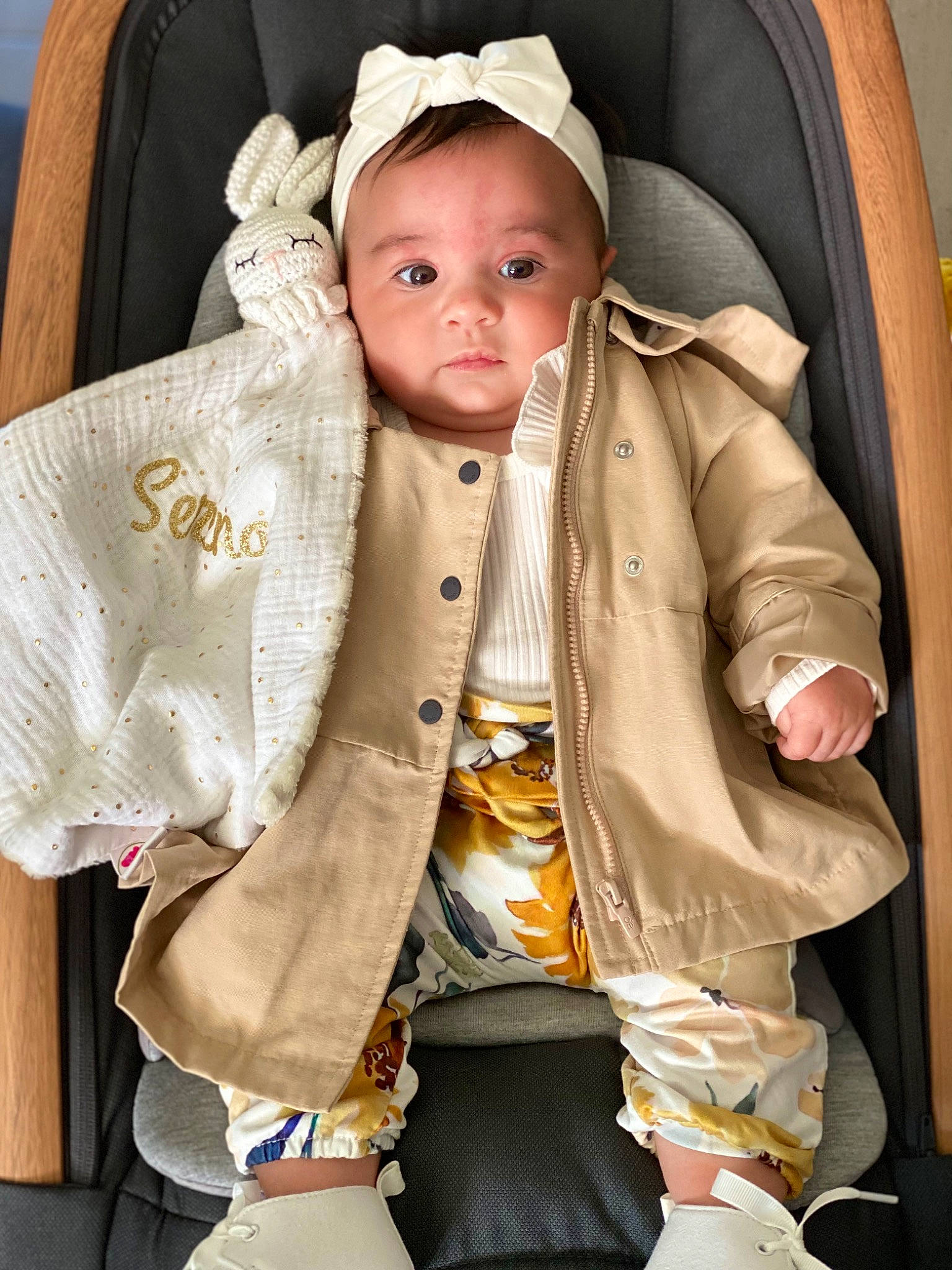Serena participe au concours pour gagner de l'argent avec cette photo : baby, baby_carriage, baby_products, baby_safety, baby_toddler_clothing, bag, blazer, button, cap, child, collar, comfort, fashion_accessory, fashion_design, headgear, outerwear, person, product, sleeve, toddler