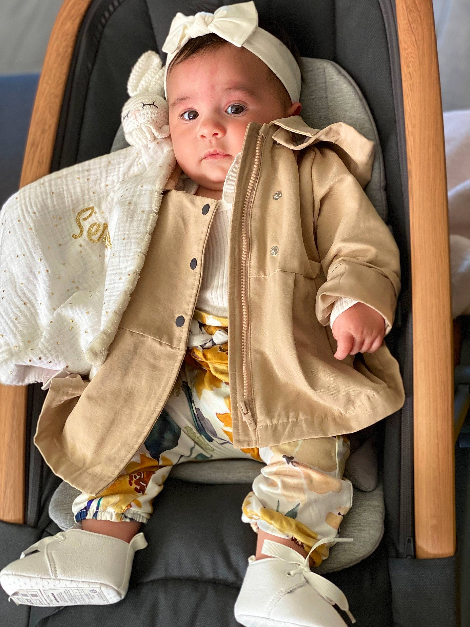 Serena a rejoint le concours — aidez-le/la à gagner de superbes lots ! baby, baby_carriage, baby_products, baby_safety, baby_toddler_clothing, blazer, cap, cheek, child, collar, comfort, fashion_accessory, fashion_design, fur, headgear, linens, outerwear, person, sitting, sleeve