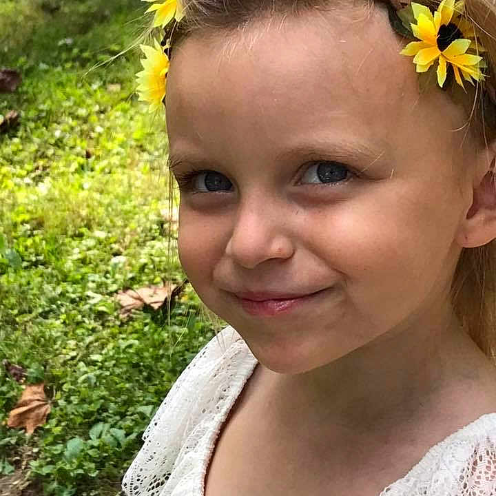 Abigail is registered to the contest to win money with this photo: cheek, child, child_model, eyebrow, face, flower, forehead, girl, hair, hair_accessory, hairstyle, happiness, head, headband, headgear, headpiece, joy, nose, person, plant
