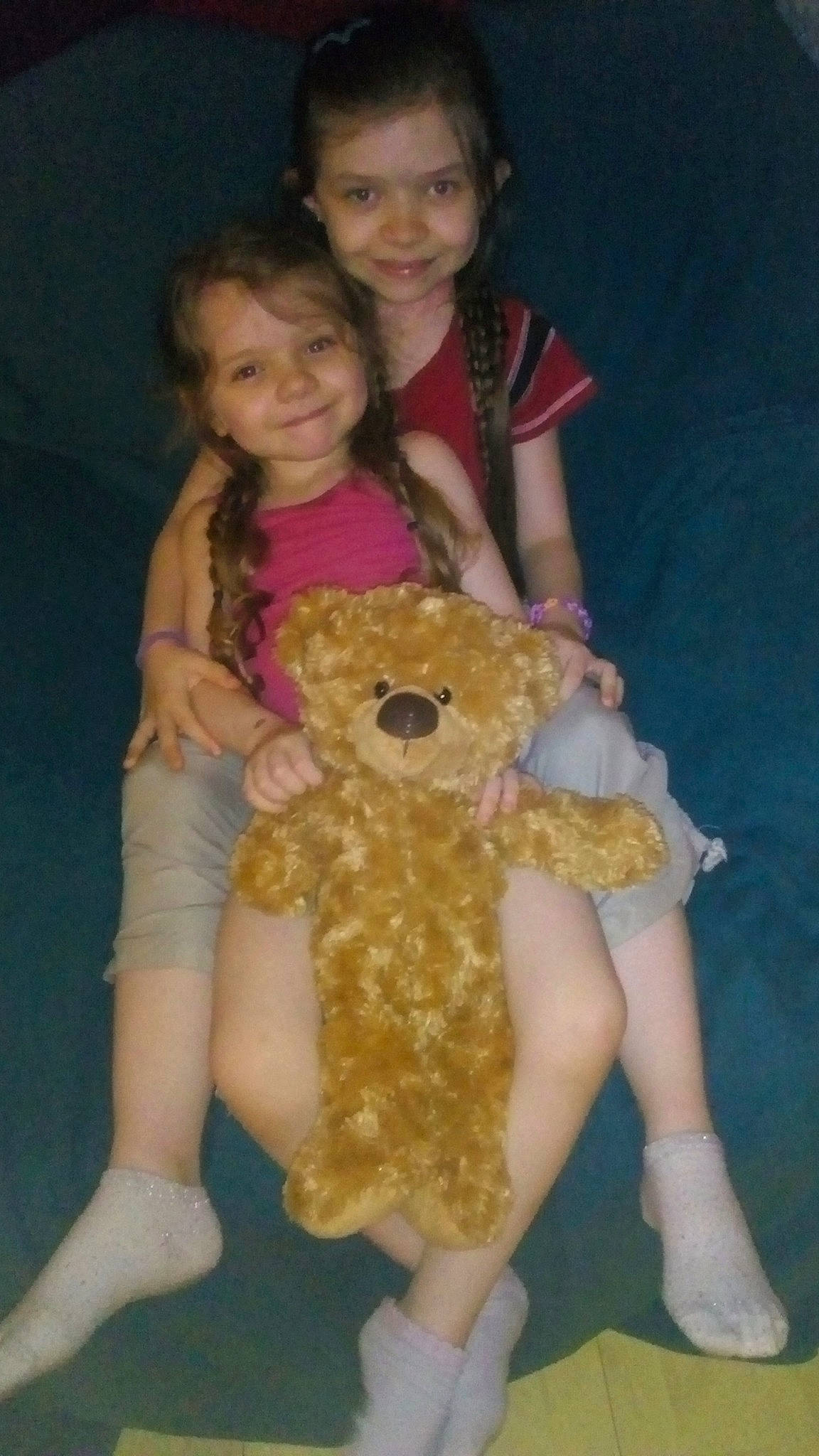 Lorëlia a rejoint le concours — aidez-le/la à gagner de superbes lots ! child, fun, joy, person, plush, smile, stuffed_toy, teddy_bear, toddler, toy