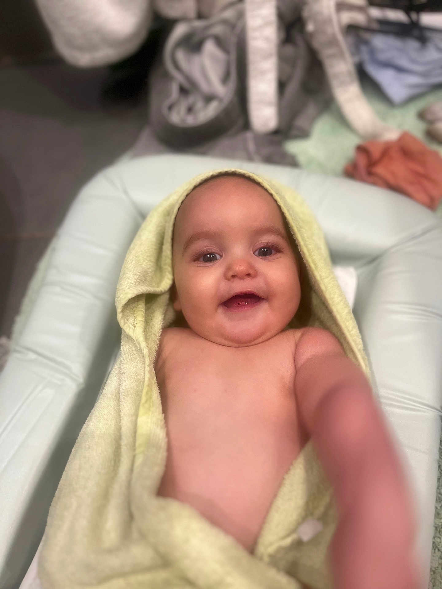 Malho a rejoint le concours — aidez-le/la à gagner de superbes lots ! baby, towel, smiling, child, skin, happy, infant, cute, portrait, hand, blanket, wrapped, indoors, expression, face, head, young, toddler, person, bath