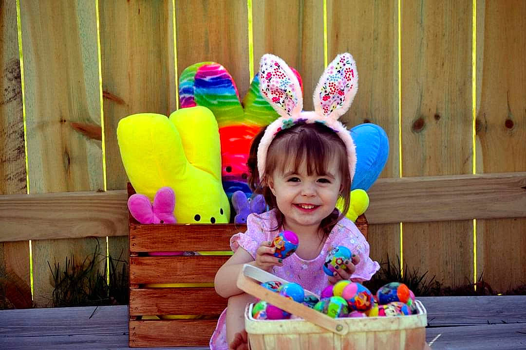 Presleigh is registered to the contest to win money with this photo: balloon, basket, beauty, birthday, child, easter, event, fun, happy, joy, leisure, magenta, party, party_supply, people, person, photograph, pink, smile, toddler