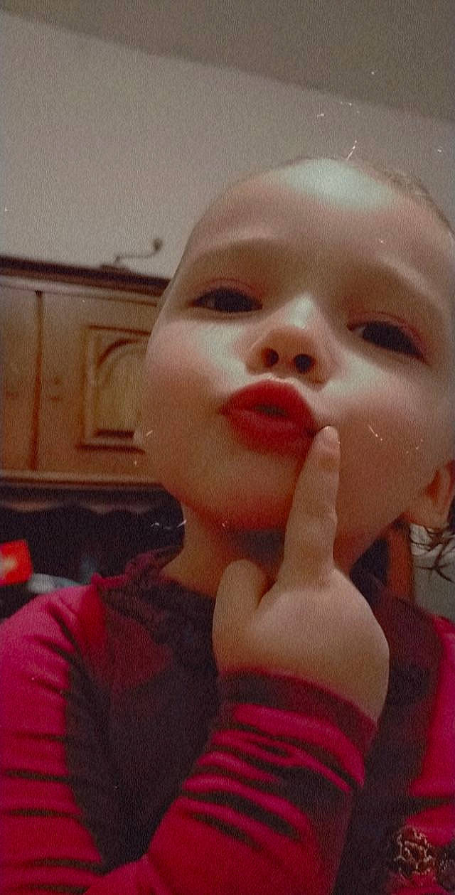 Syanna participe au concours pour gagner de l'argent avec cette photo : cheek, cool, ear, eyebrow, eyelash, finger, forehead, fun, gesture, happy, headgear, jaw, lip, mouth, nail, neck, nose, person, skin, thumb