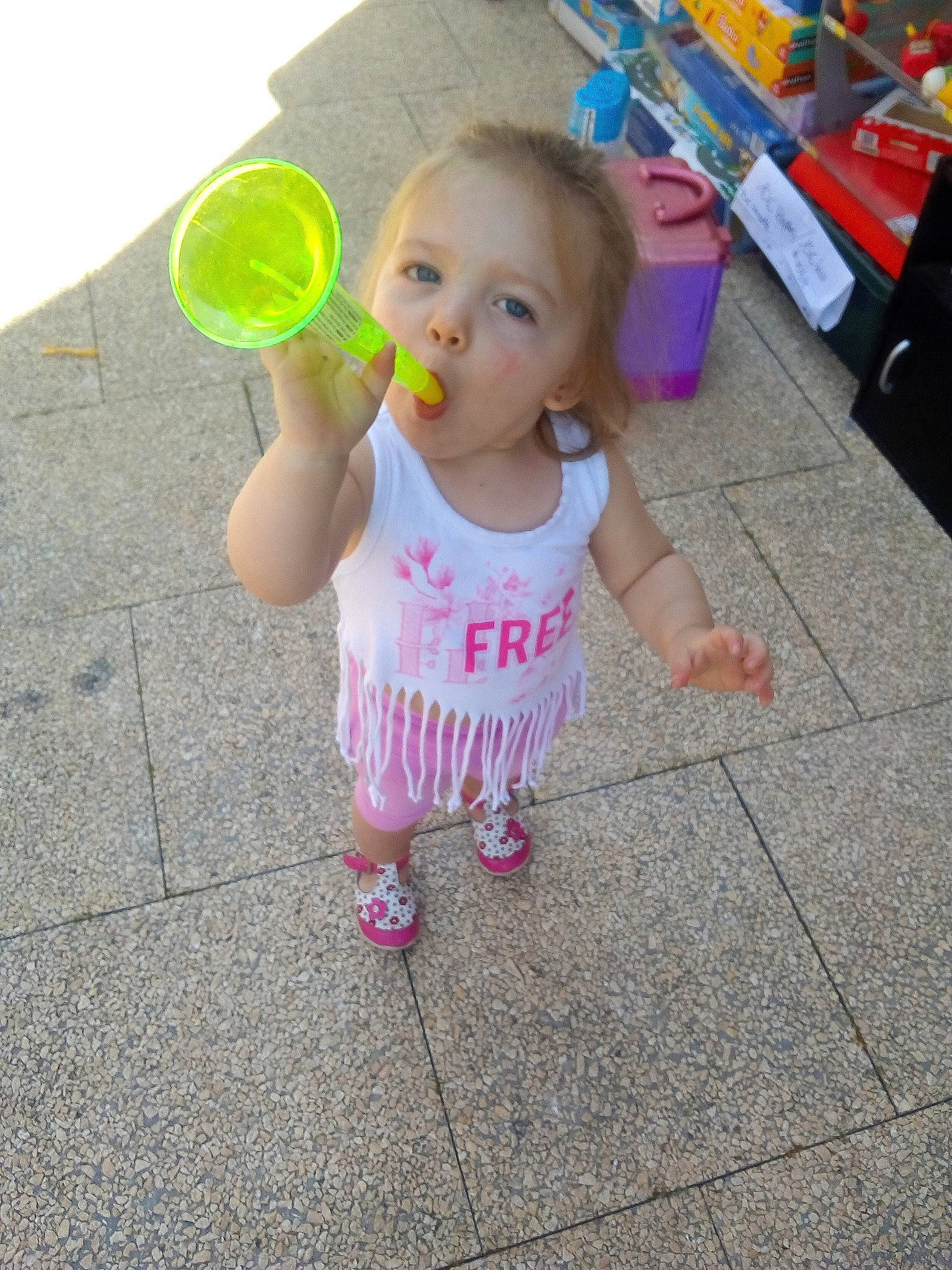 Syanna participe au concours pour gagner de l'argent avec cette photo : baby, child, fun, person, plant, play, smile, summer, toddler, vacation