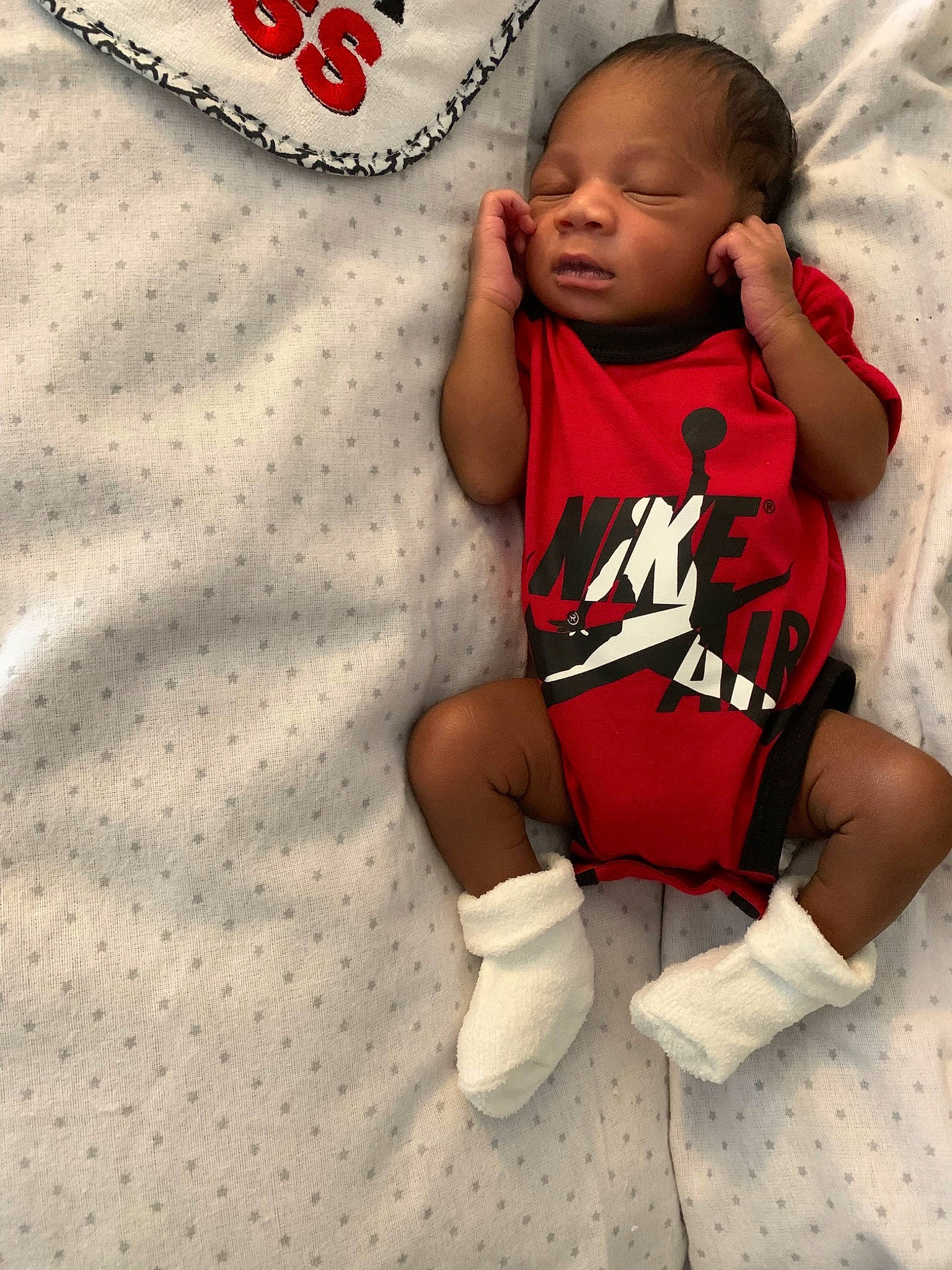 Khalil is registered to the contest to win money with this photo: baby, baby_toddler_clothing, child, comfort, cool, elbow, face, facial_expression, finger, flash_photography, fun, hairstyle, hand, happy, knee, person, sleeve, sportswear, t_shirt, thigh