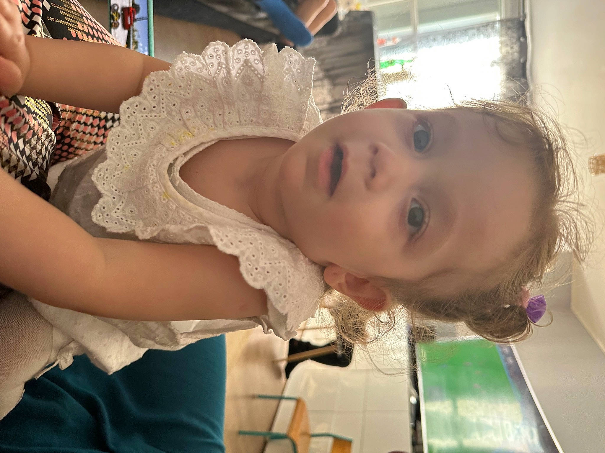 Aya participe au concours pour gagner de l'argent avec cette photo : baby, bridal_accessory, bridal_clothing, child, dress, event, eyebrow, eyelash, facial_expression, fashion_accessory, fun, hairstyle, happy, headpiece, iris, leisure, person, room, skin, toddler