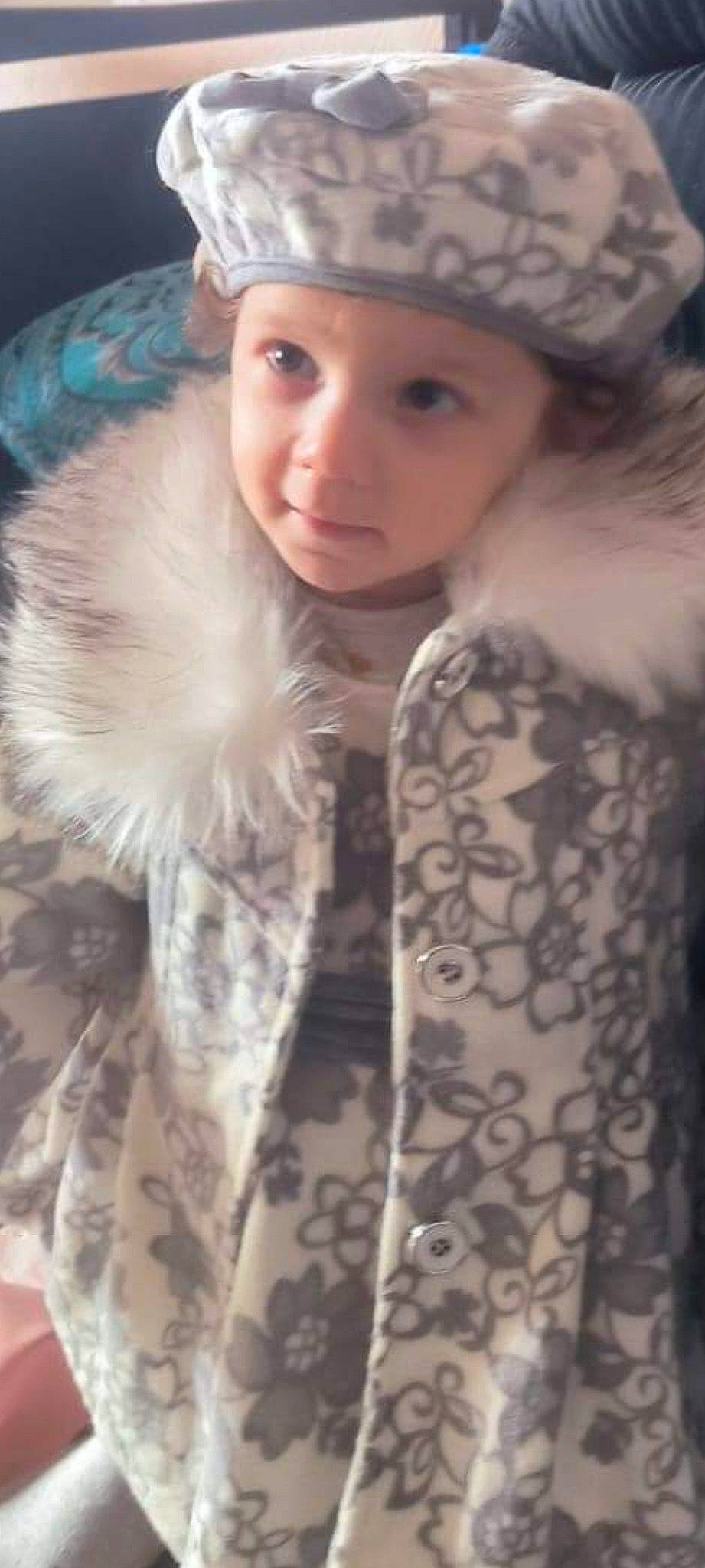 Aya participe au concours pour gagner de l'argent avec cette photo : animal_product, beauty, cap, eye, eyebrow, eyelash, face, fur_clothing, hairstyle, head, headgear, headwear, human_body, iris, jacket, lip, organ, person, skin, sleeve