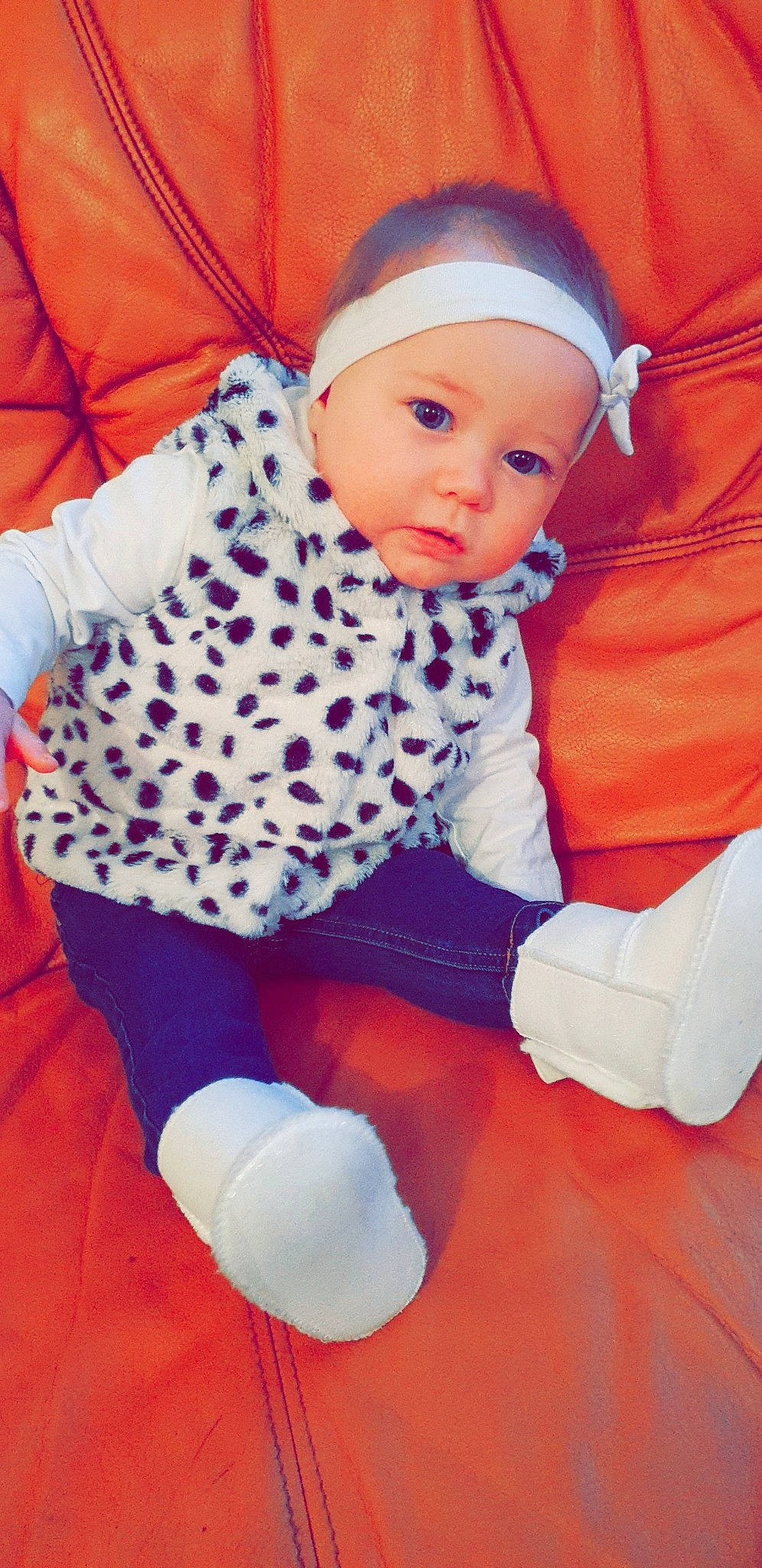 Mävis participe au concours pour gagner de l'argent avec cette photo : baby, child, person, toddler