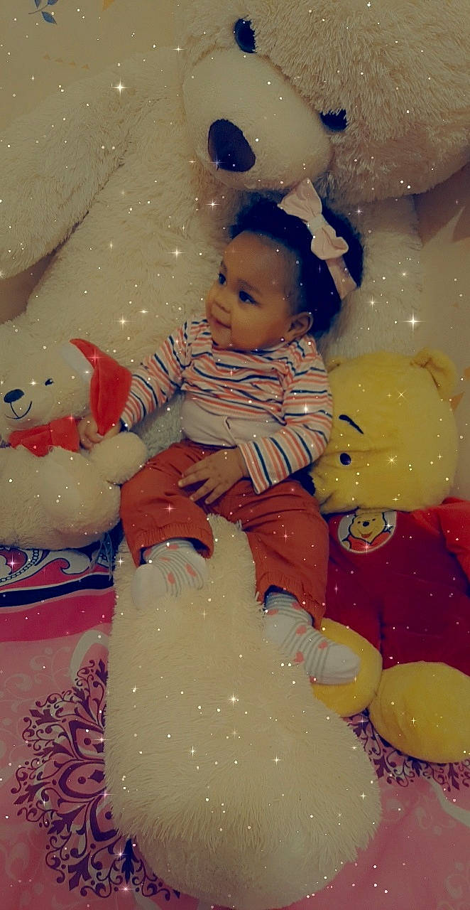 Nayra participe au concours pour gagner de l'argent avec cette photo : baby, baby_toddler_clothing, beauty, carmine, child, christmas_eve, circle, event, fun, happy, holiday, party_supply, pattern, people_in_nature, person, pink, play, product, sleeve, textile